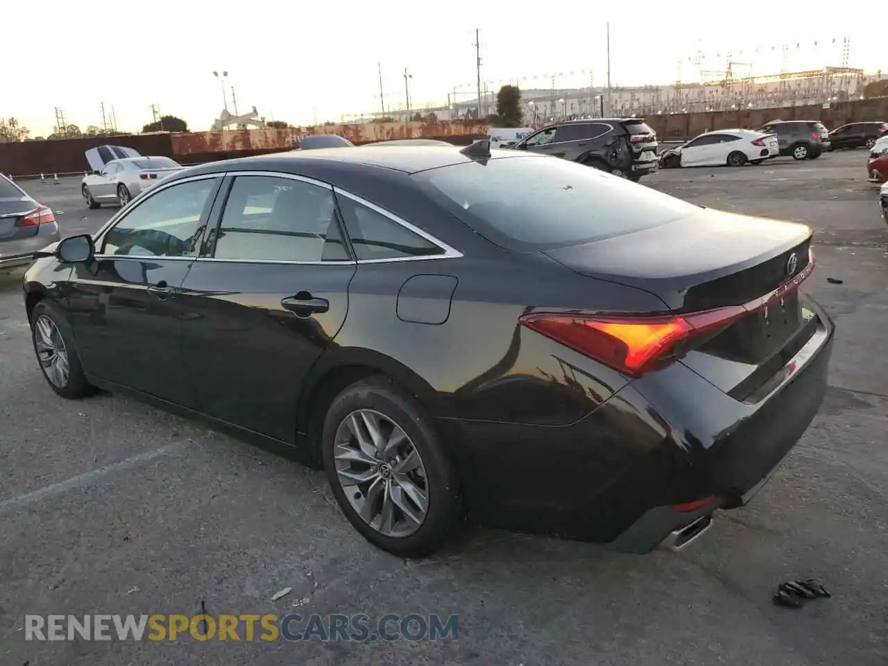2 Photograph of a damaged car 4T1JZ1FB4NU078396 TOYOTA AVALON 2022
