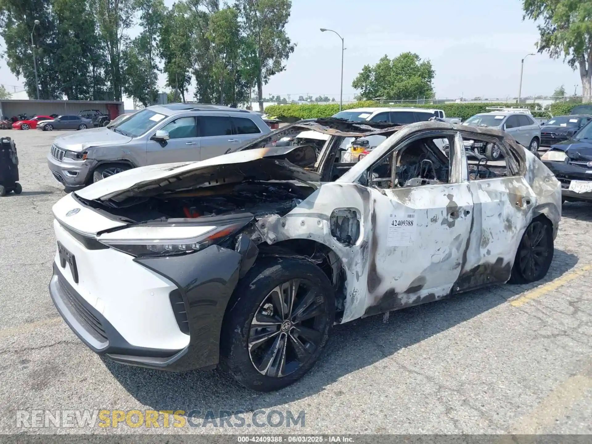 2 fotografías del automóvil dañado JTMAAAAA1RA033563 TOYOTA BZ4X 2024