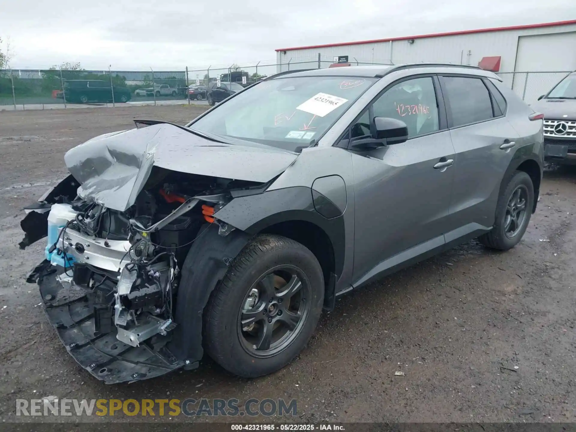 2 fotografías del automóvil dañado JTMABACA2SA092847 TOYOTA BZ4X 2025