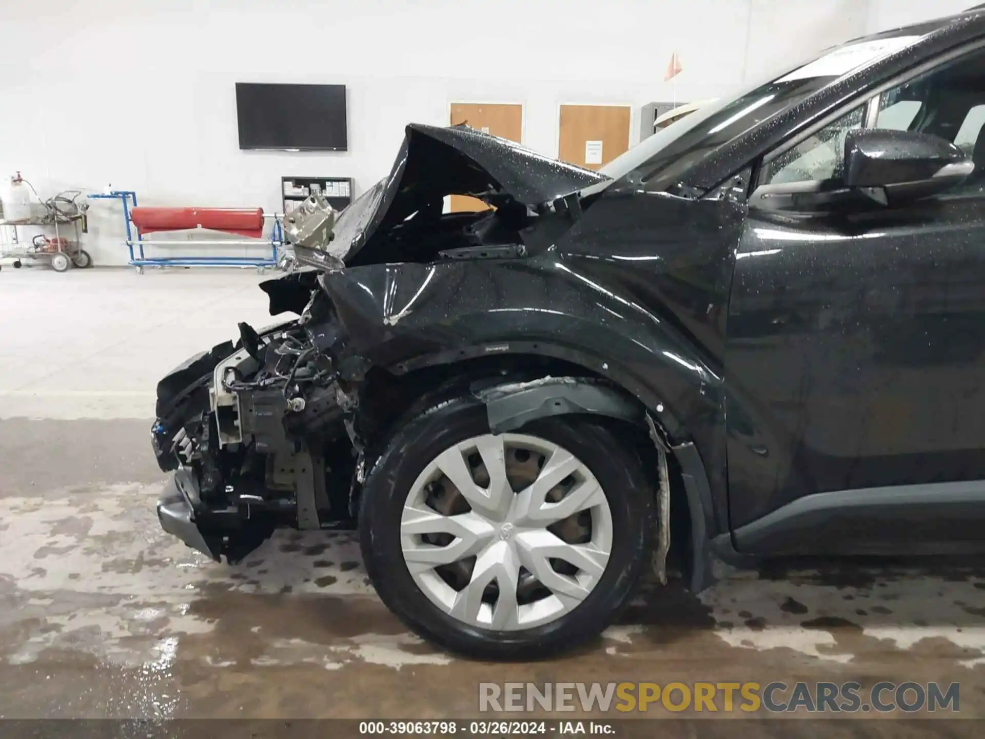 18 Photograph of a damaged car NMTKHMBX8KR075529 TOYOTA C-HR 2019