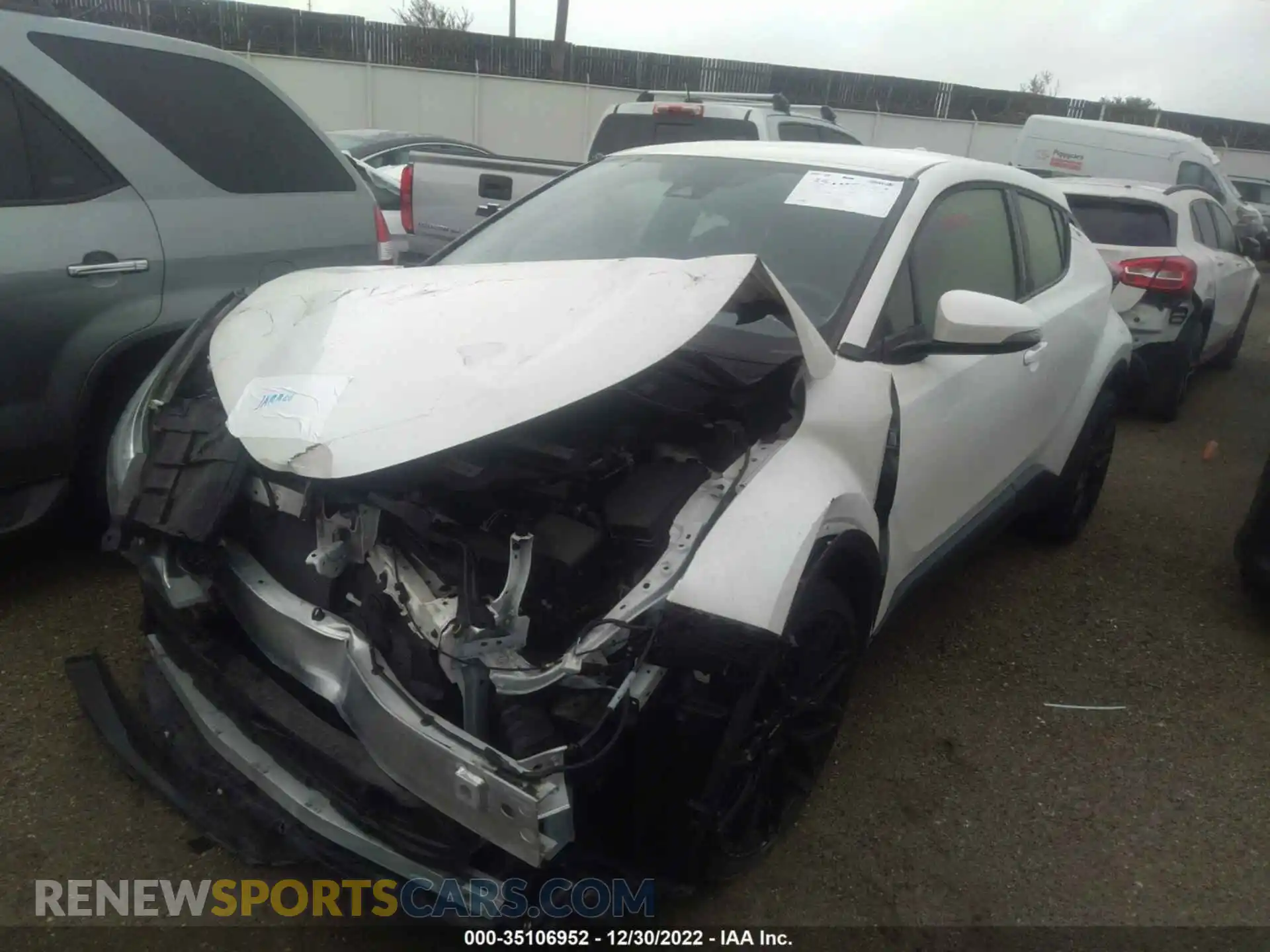 2 fotografías del automóvil dañado JTNKHMBX4M1117479 TOYOTA C-HR 2021