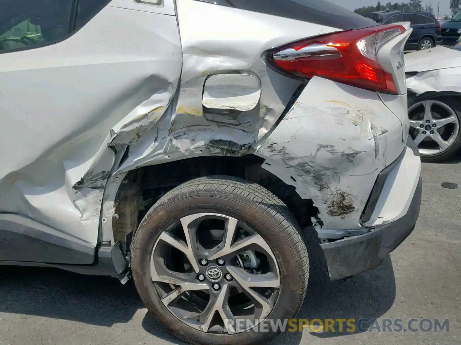 9 Photograph of a damaged car JTNKHMBX8K1013638 TOYOTA C-HR XLE 2019