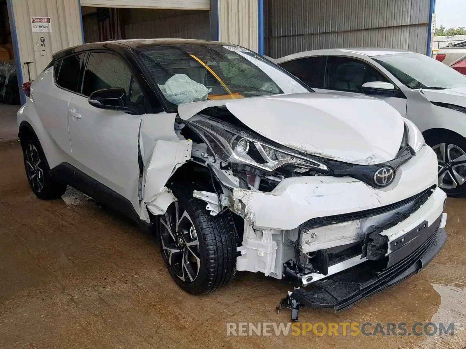 1 Photograph of a damaged car NMTKHMBX1KR086856 TOYOTA C-HR XLE 2019