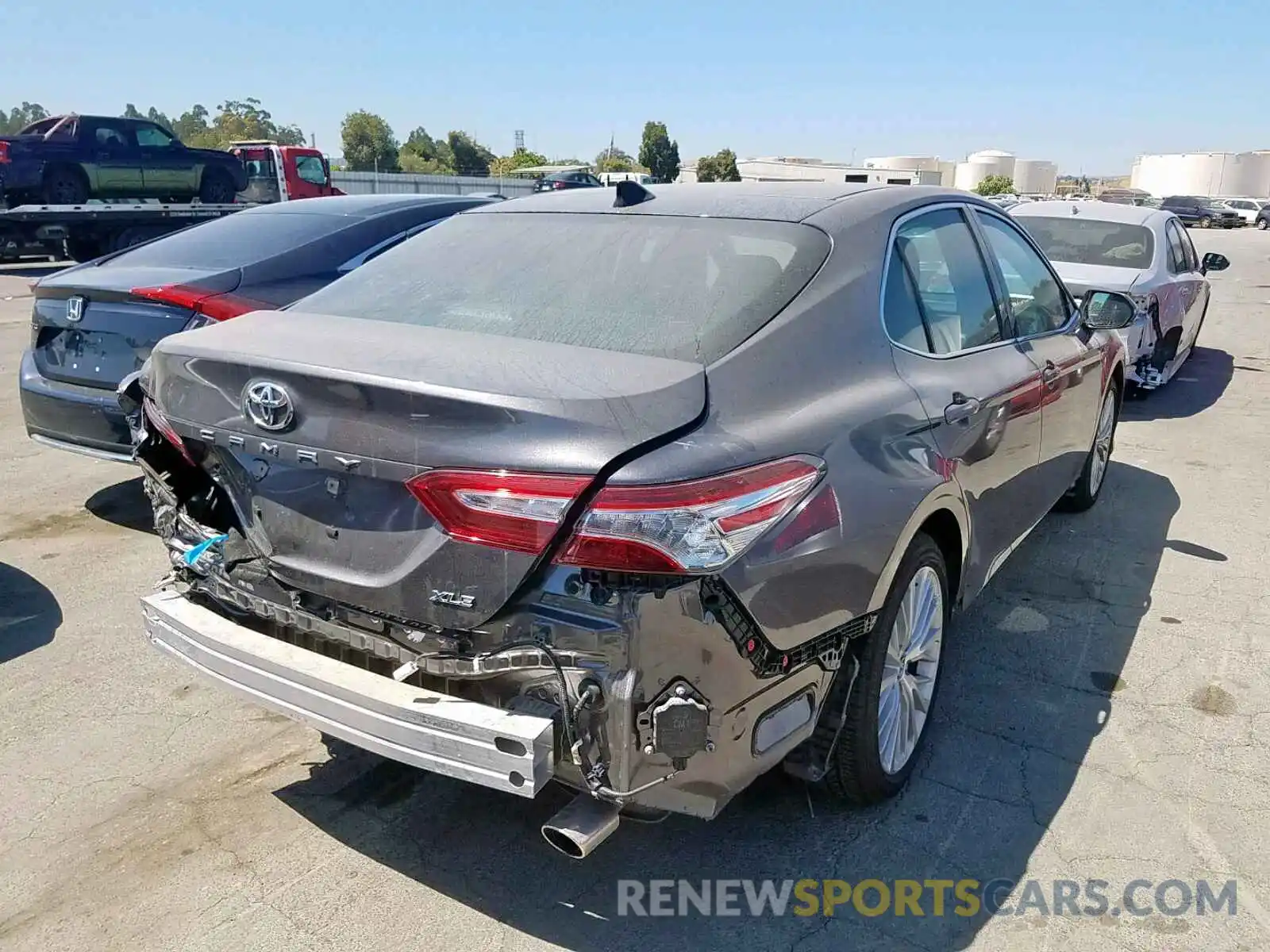 4 Photograph of a damaged car 4T1B11HK0KU164440 TOYOTA CAMRY 2019