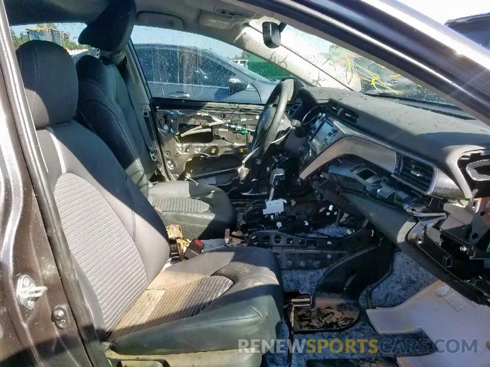 5 Photograph of a damaged car 4T1B11HK0KU810981 TOYOTA CAMRY 2019