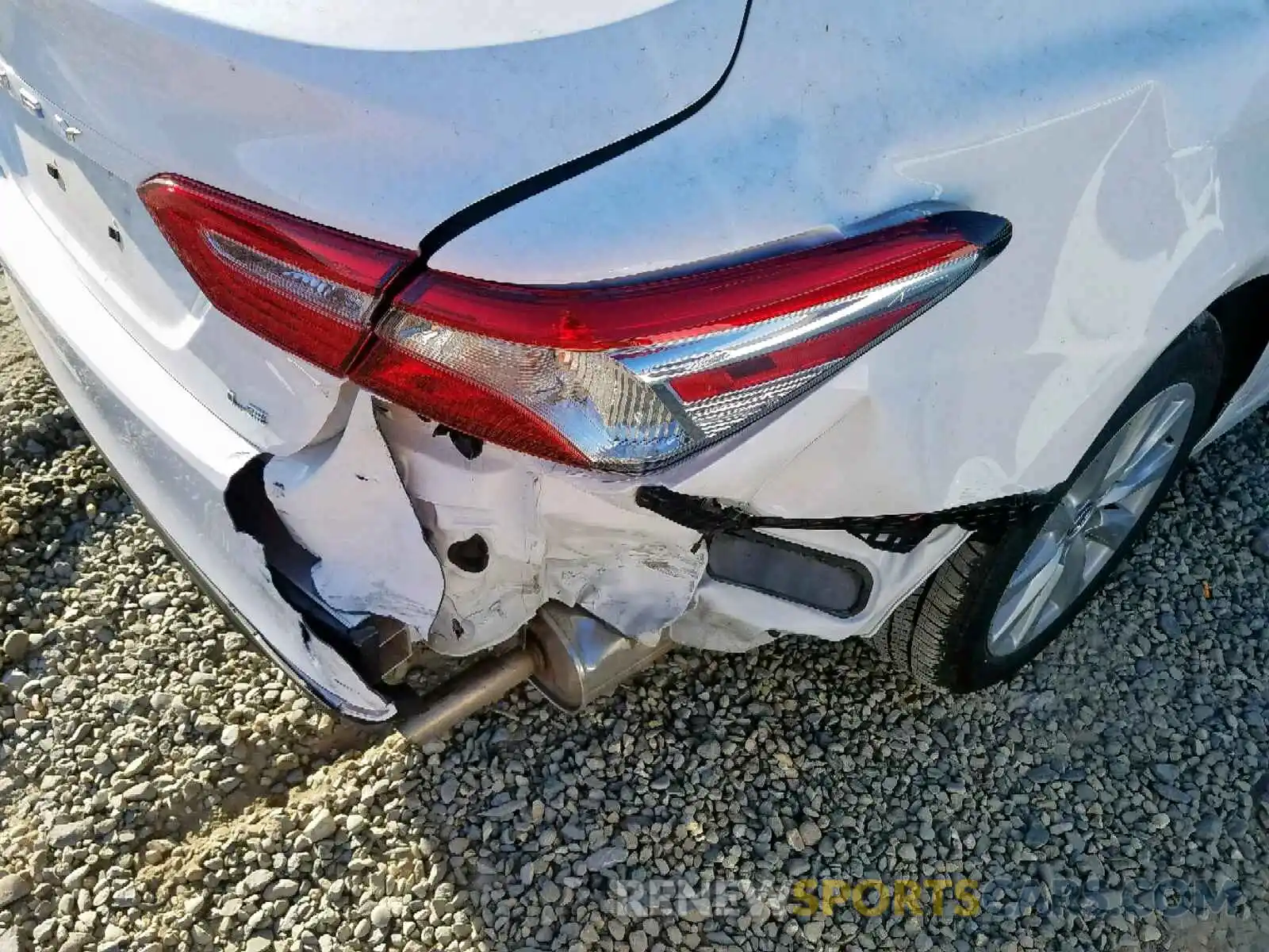 9 Photograph of a damaged car 4T1B11HK1KU741301 TOYOTA CAMRY 2019