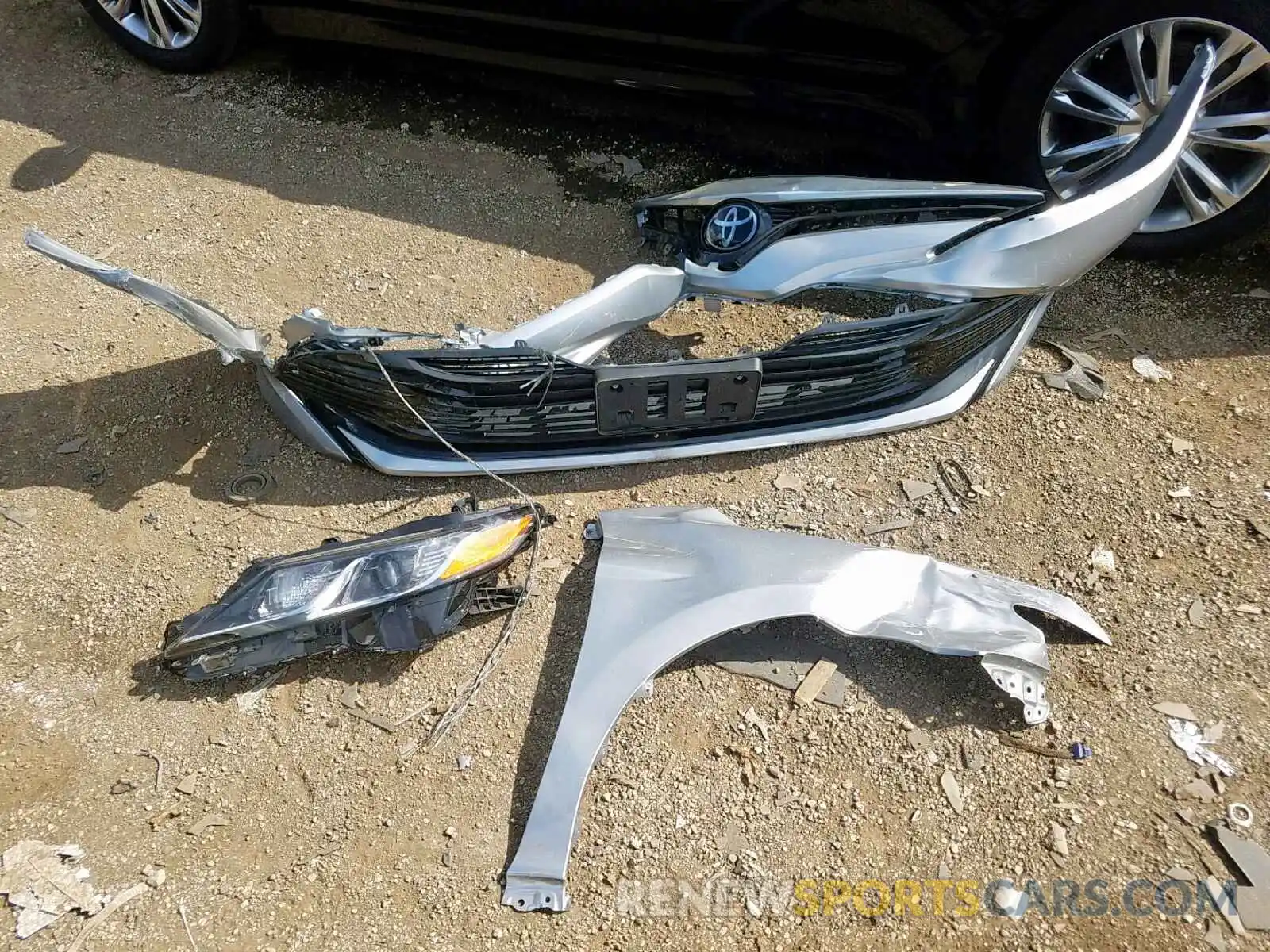 9 Photograph of a damaged car 4T1B11HK2KU701440 TOYOTA CAMRY 2019