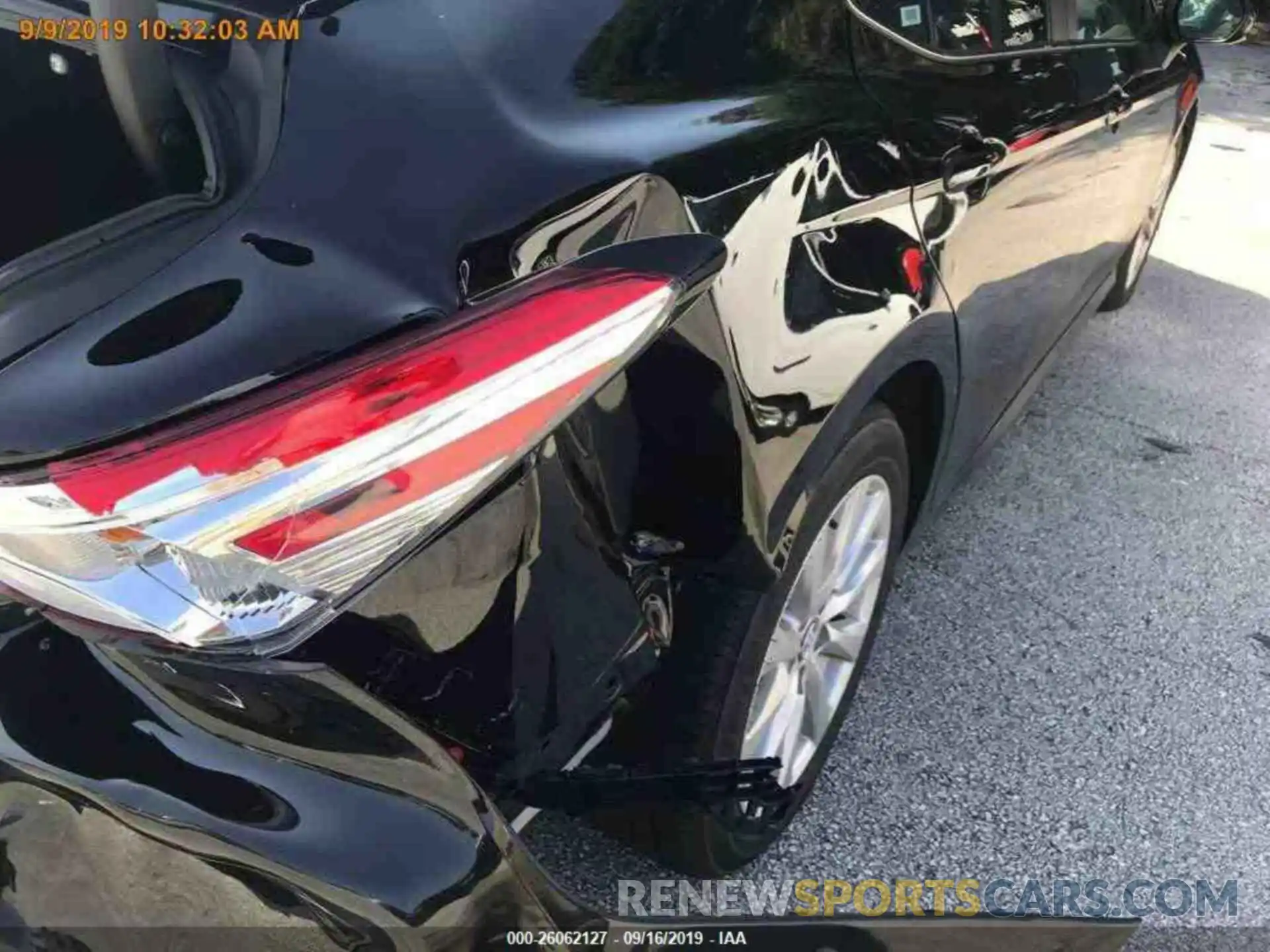 11 Photograph of a damaged car 4T1B11HK2KU794640 TOYOTA CAMRY 2019