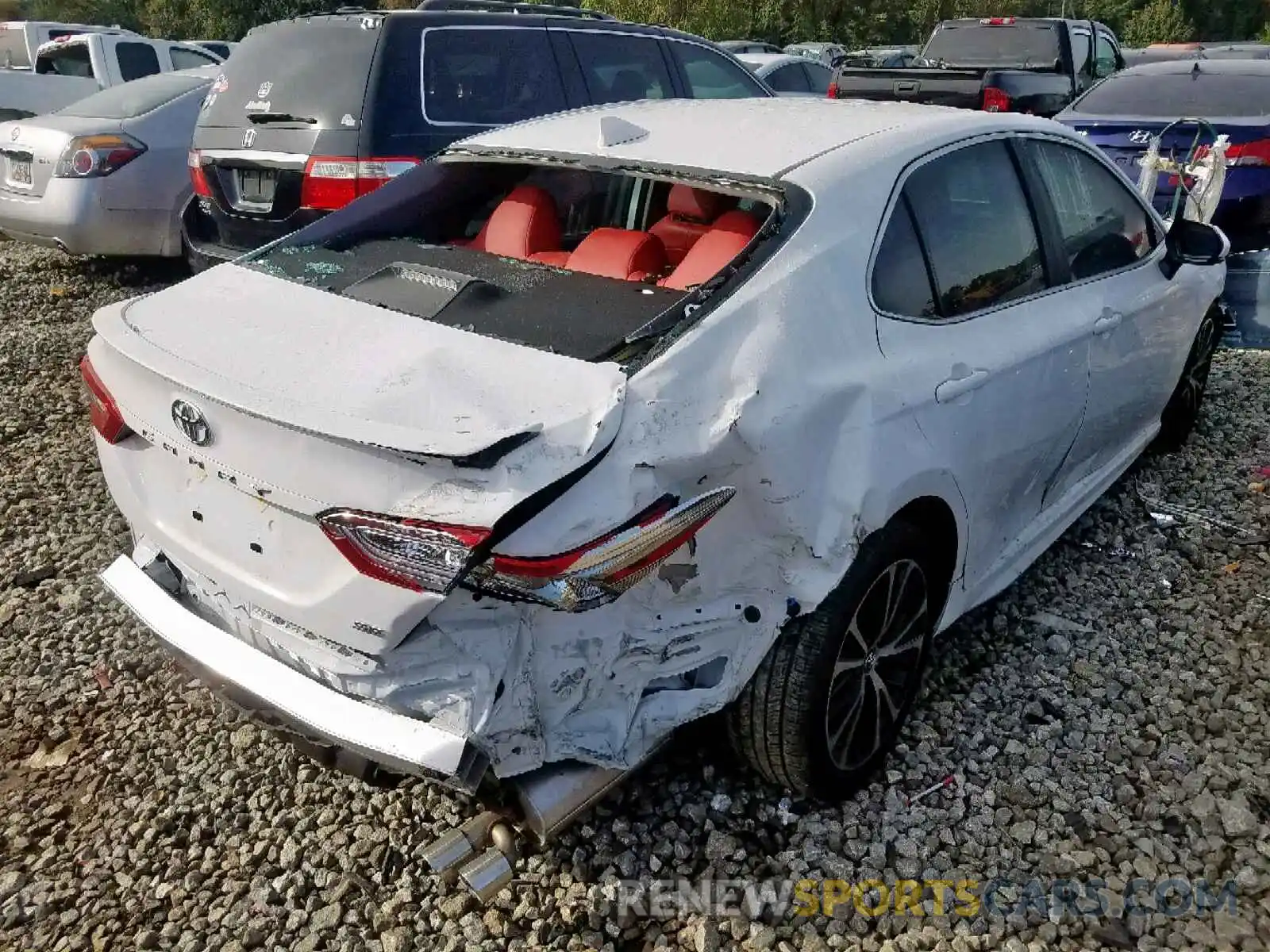 4 Фотография поврежденного автомобиля 4T1B11HK3KU756379 TOYOTA CAMRY 2019