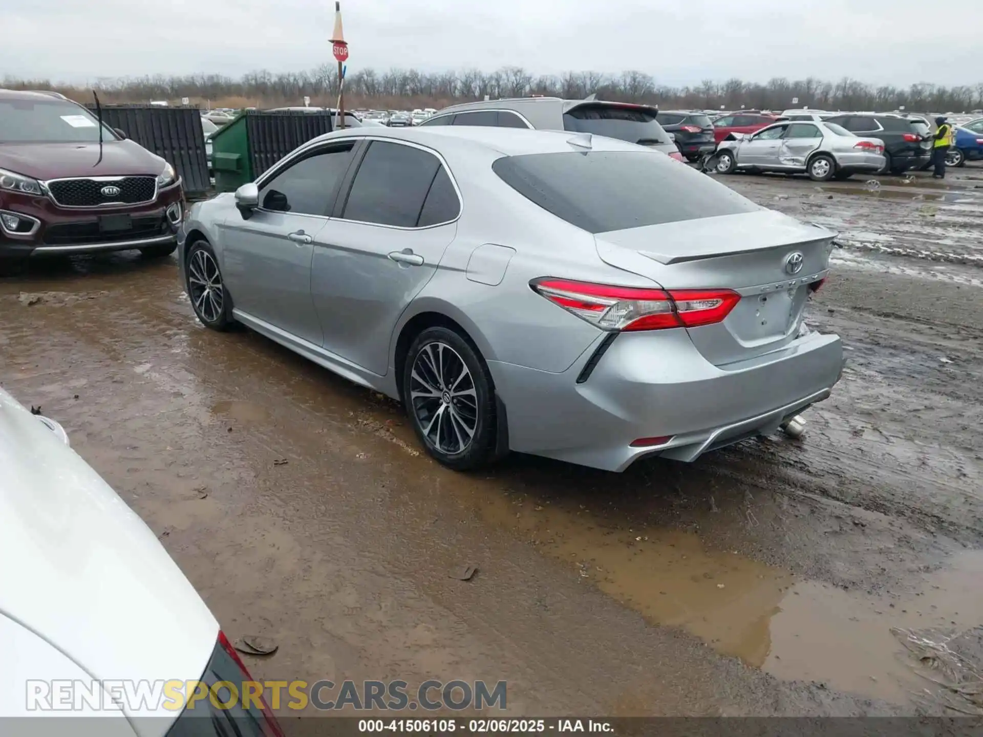 3 fotografías del automóvil dañado 4T1B11HK4KU834717 TOYOTA CAMRY 2019