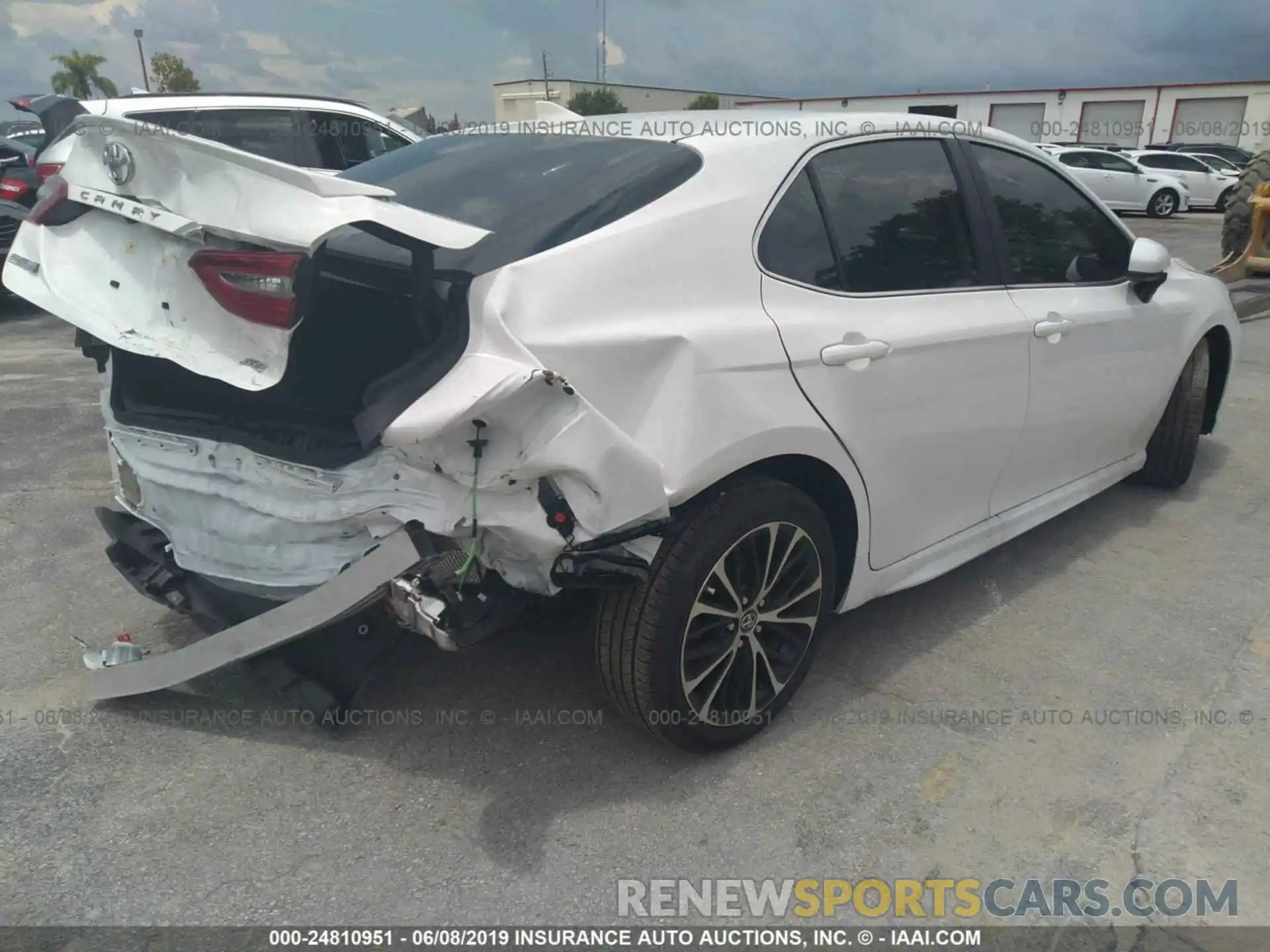 4 Photograph of a damaged car 4T1B11HK5KU180830 TOYOTA CAMRY 2019