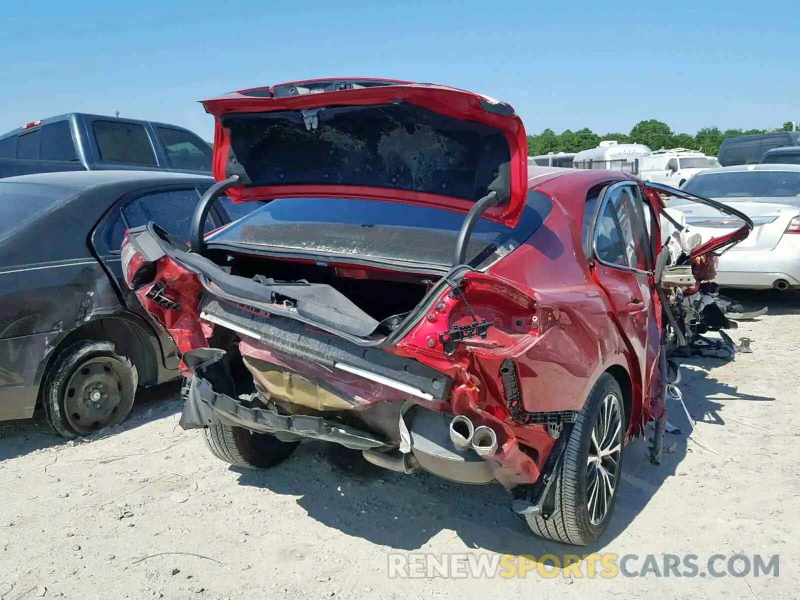4 Photograph of a damaged car 4T1B11HK5KU203670 TOYOTA CAMRY 2019