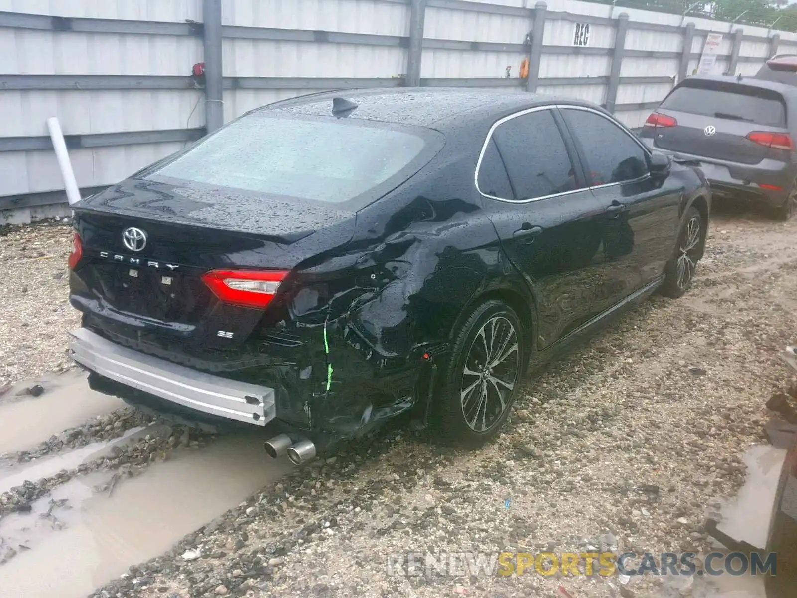 4 Photograph of a damaged car 4T1B11HK5KU686528 TOYOTA CAMRY 2019