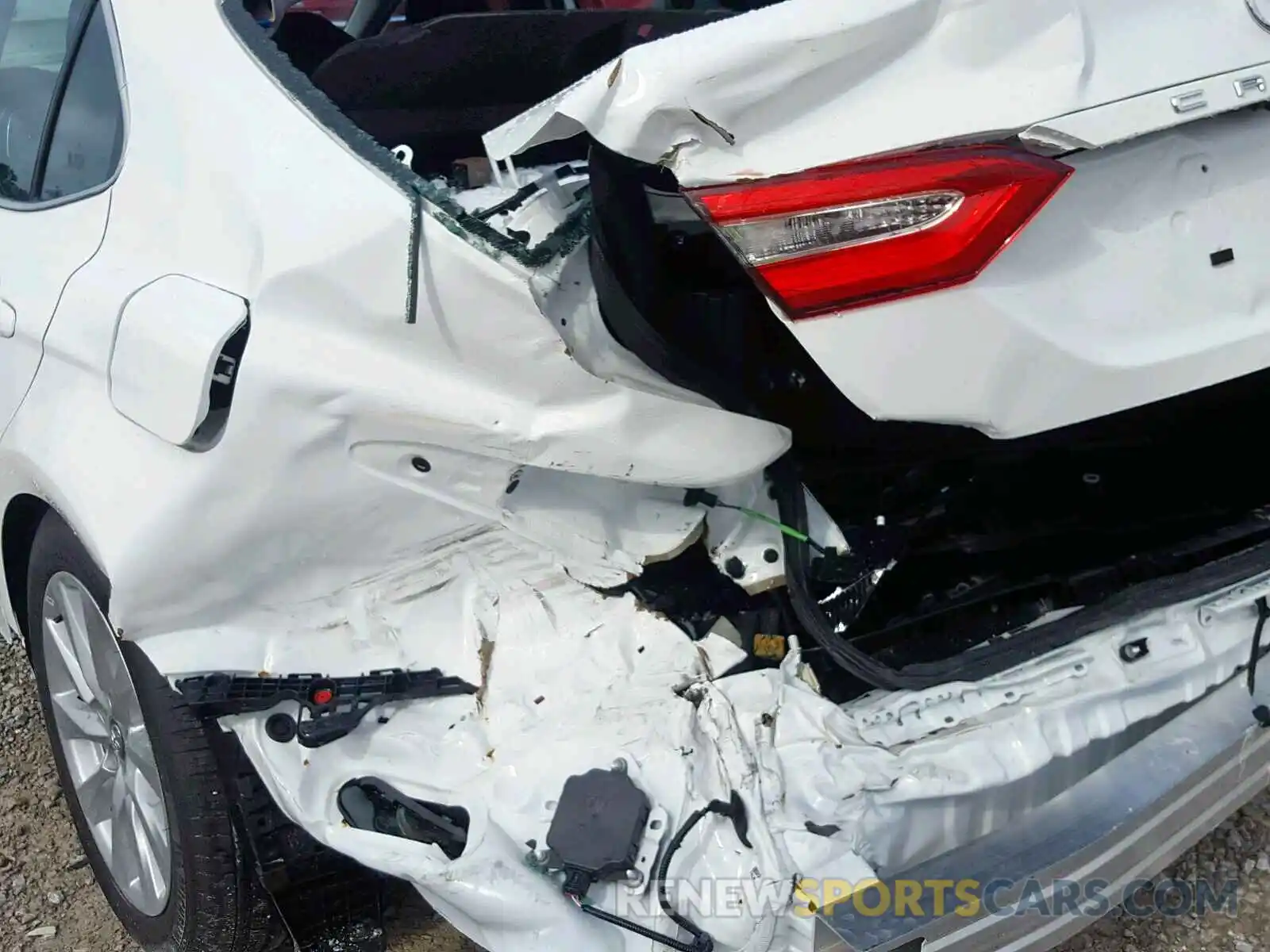 9 Photograph of a damaged car 4T1B11HK5KU780473 TOYOTA CAMRY 2019