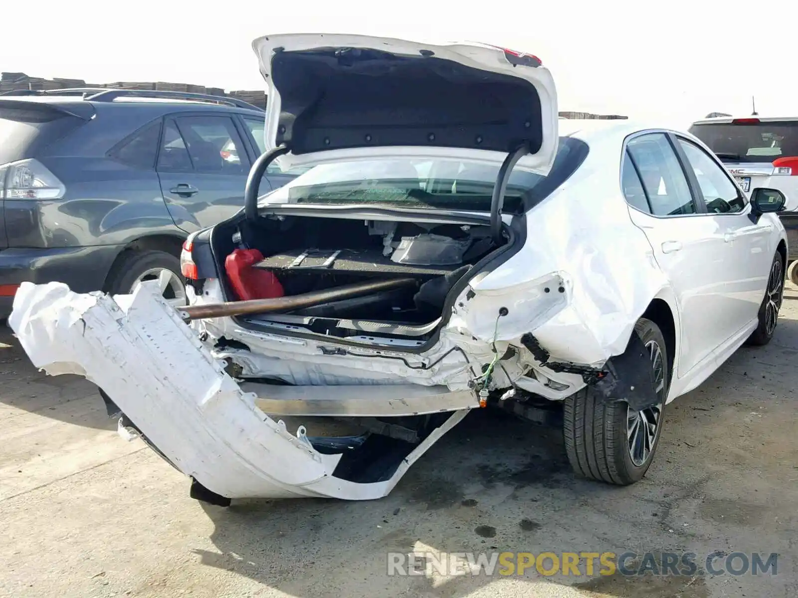 4 Photograph of a damaged car 4T1B11HK6KU173255 TOYOTA CAMRY 2019