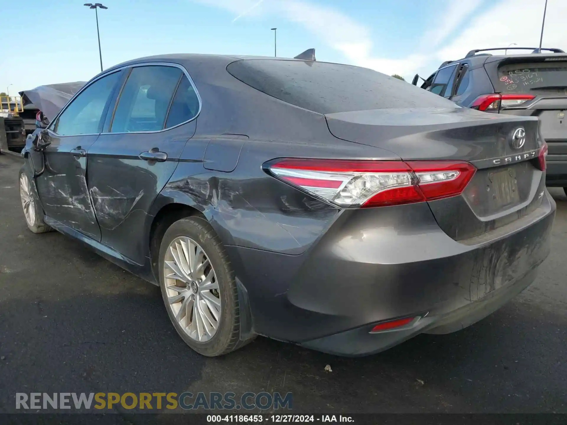 3 Photograph of a damaged car 4T1B11HK6KU727846 TOYOTA CAMRY 2019