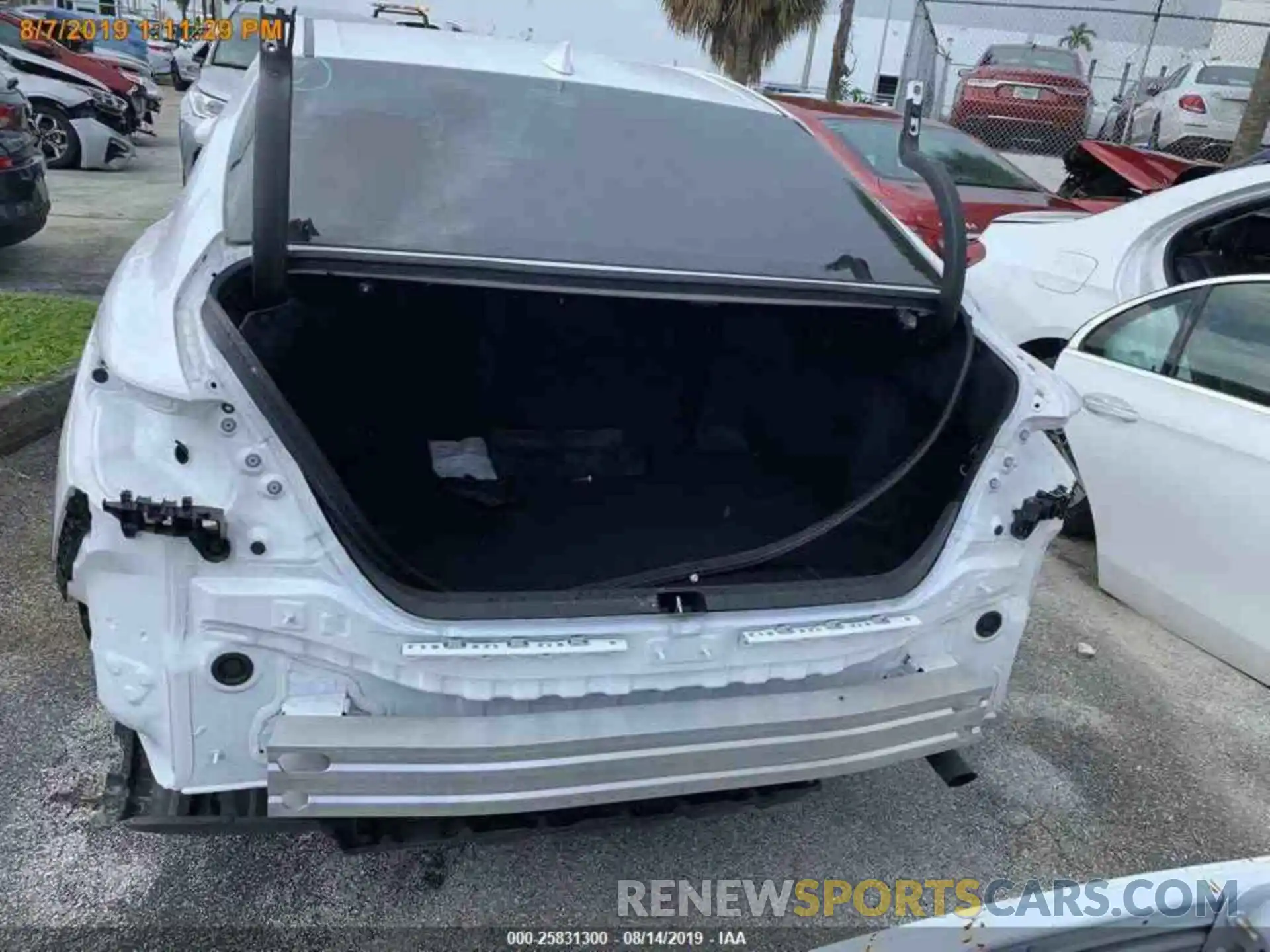 14 Photograph of a damaged car 4T1B11HK8KU719358 TOYOTA CAMRY 2019