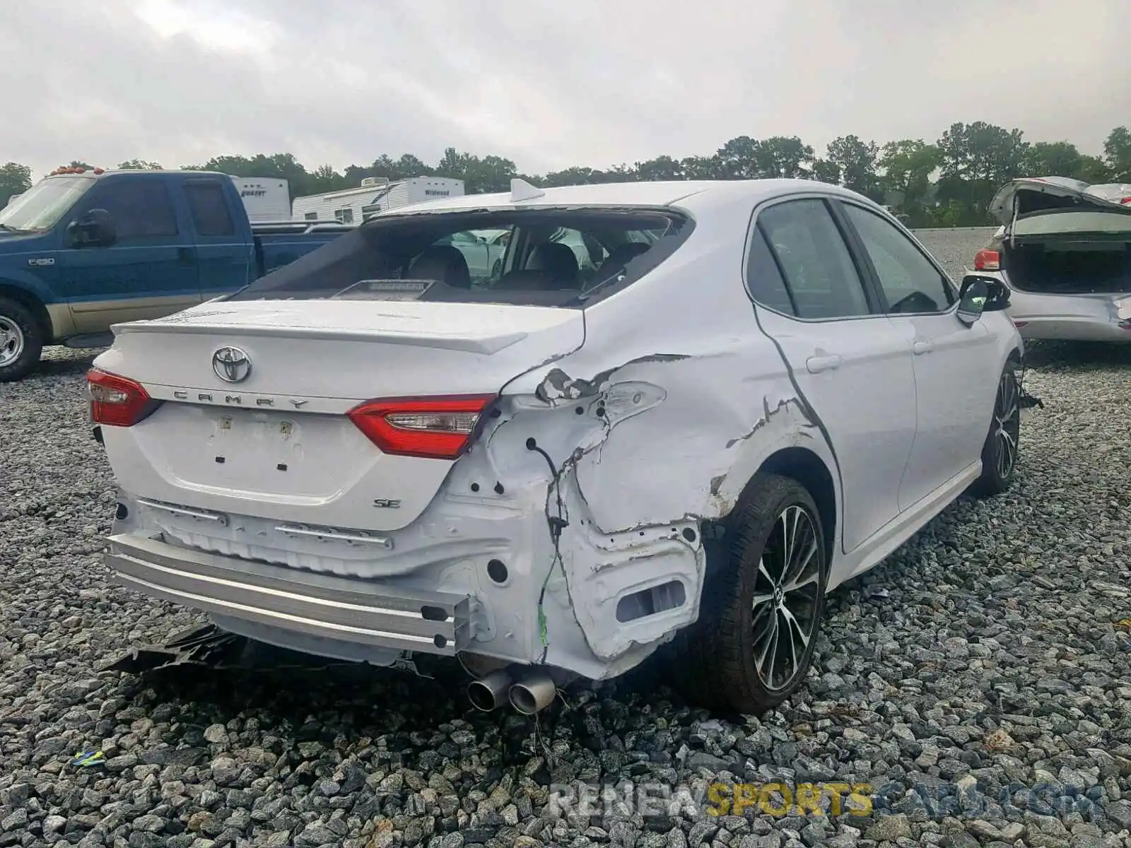 4 Photograph of a damaged car 4T1B11HKXKU212929 TOYOTA CAMRY 2019