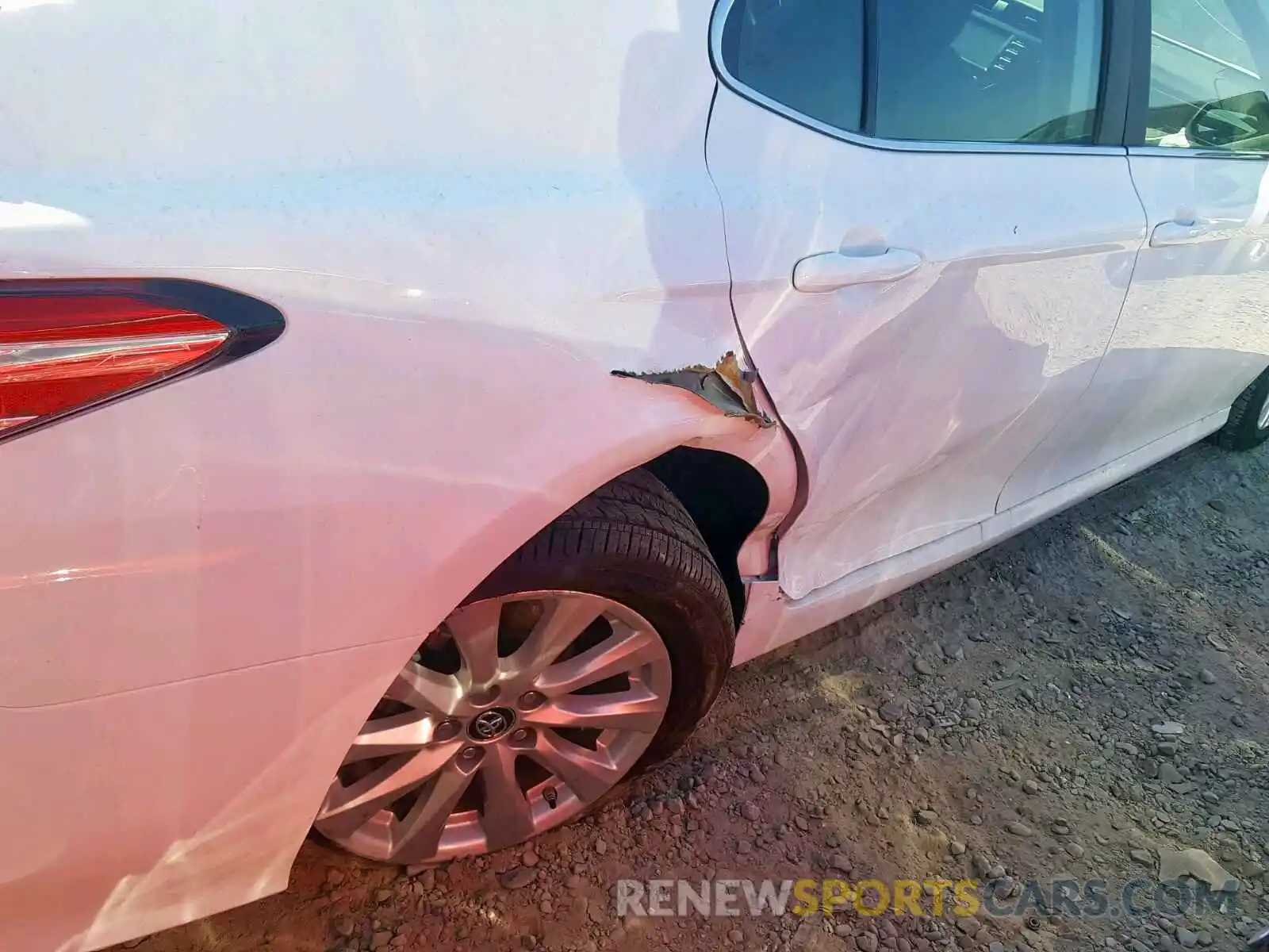 9 Photograph of a damaged car 4T1B11HKXKU243176 TOYOTA CAMRY 2019