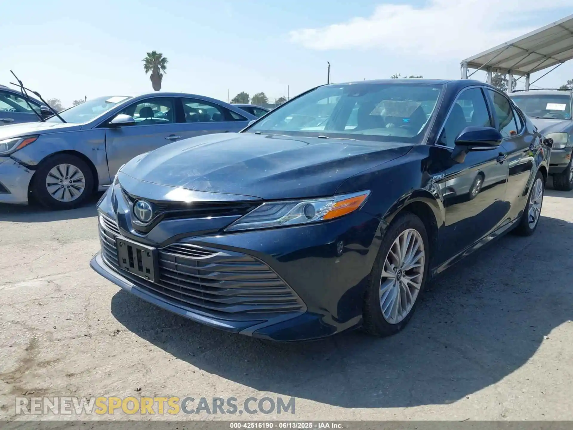 2 fotografías del automóvil dañado 4T1B21HK1KU013667 TOYOTA CAMRY 2019
