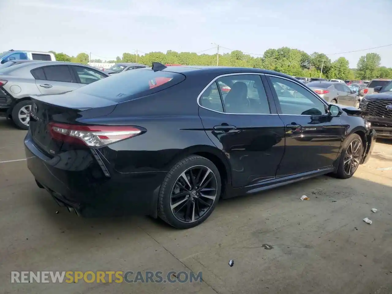 3 Photograph of a damaged car 4T1B61HK0KU735670 TOYOTA CAMRY 2019