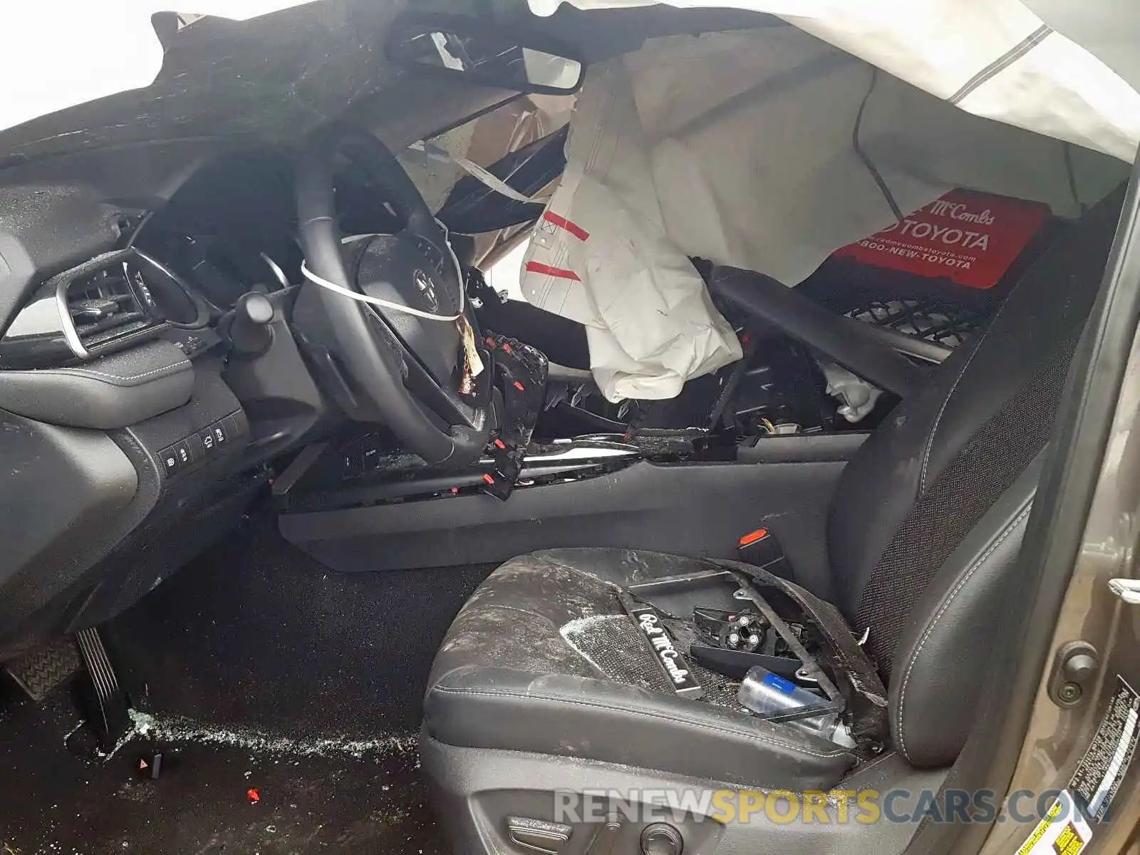 5 Photograph of a damaged car 4T1B61HK3KU806327 TOYOTA CAMRY 2019