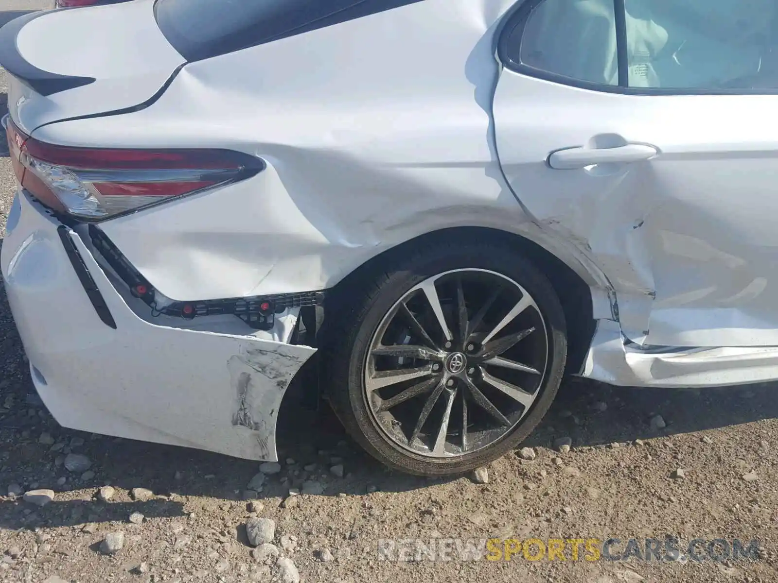 9 Photograph of a damaged car 4T1B61HK4KU290785 TOYOTA CAMRY 2019