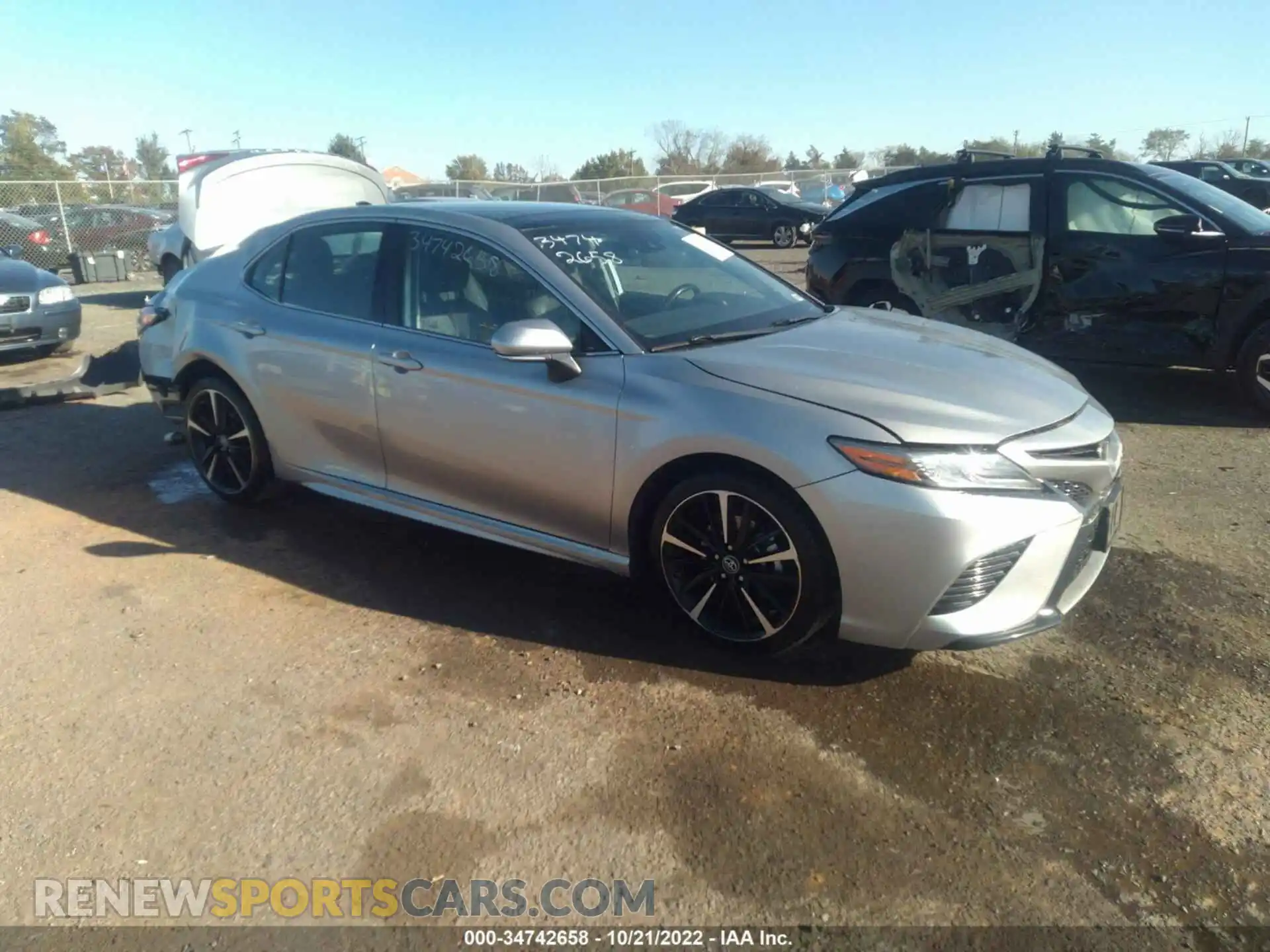 1 Photograph of a damaged car 4T1B61HK5KU825252 TOYOTA CAMRY 2019