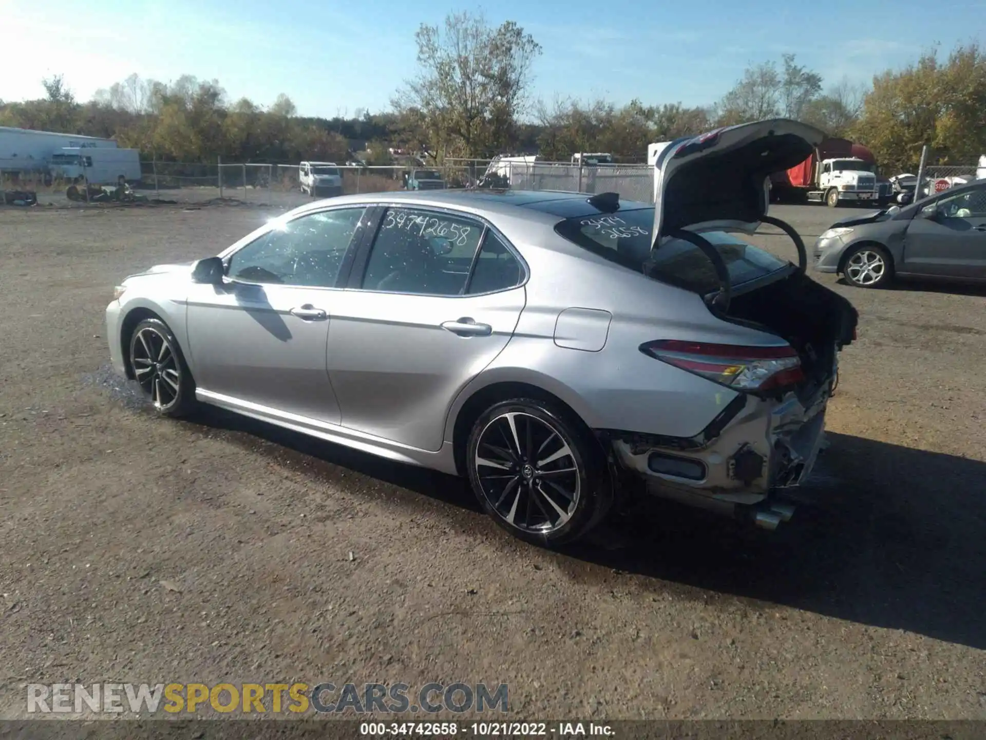 3 Photograph of a damaged car 4T1B61HK5KU825252 TOYOTA CAMRY 2019