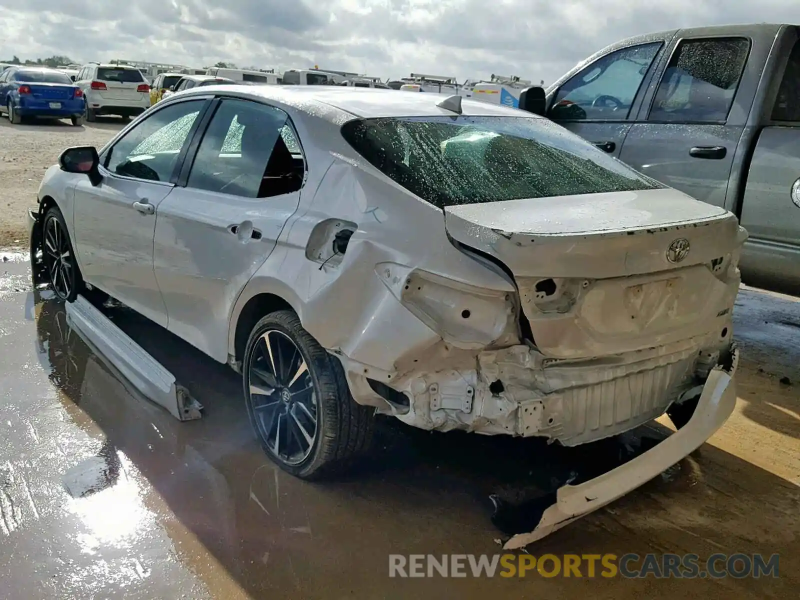3 Photograph of a damaged car 4T1B61HK6KU702009 TOYOTA CAMRY 2019