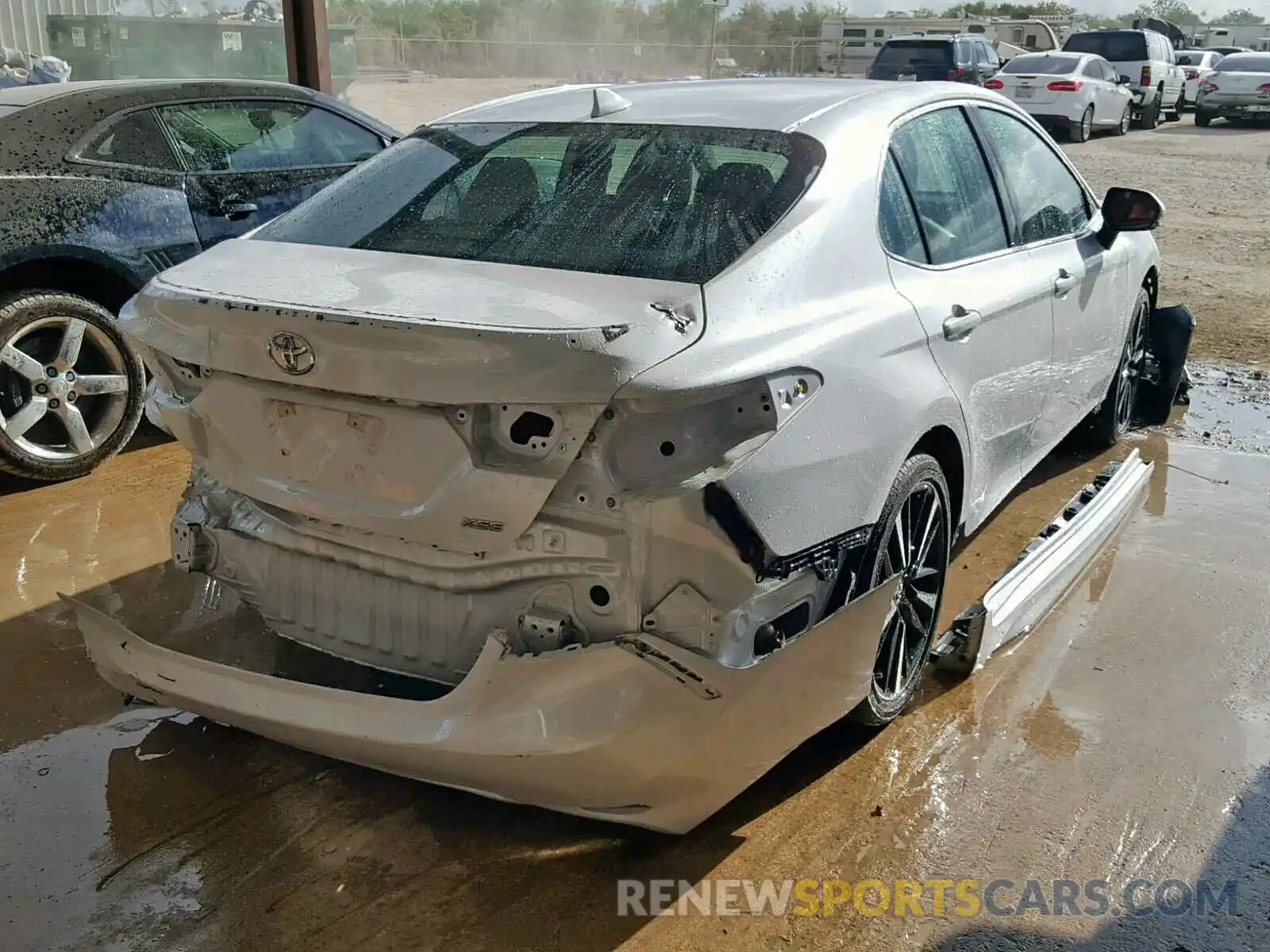 4 Photograph of a damaged car 4T1B61HK6KU702009 TOYOTA CAMRY 2019