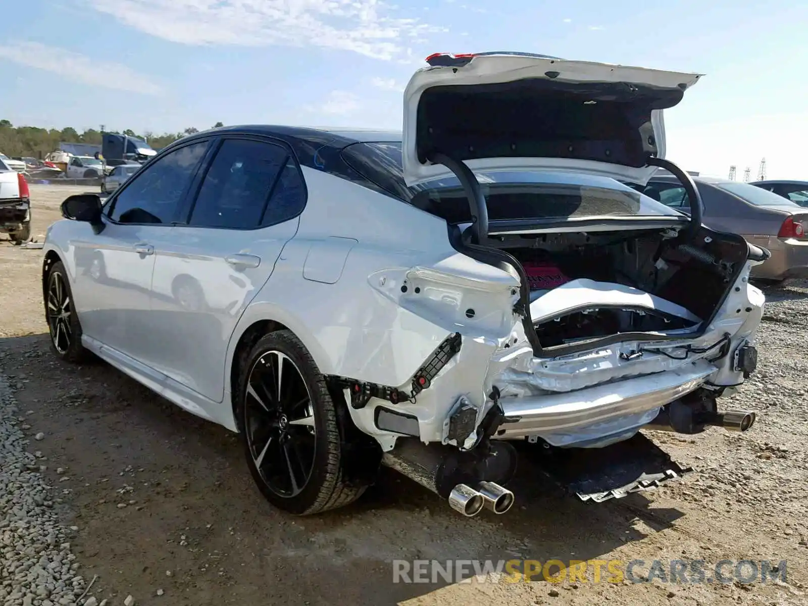 3 Photograph of a damaged car 4T1B61HK7KU171774 TOYOTA CAMRY 2019
