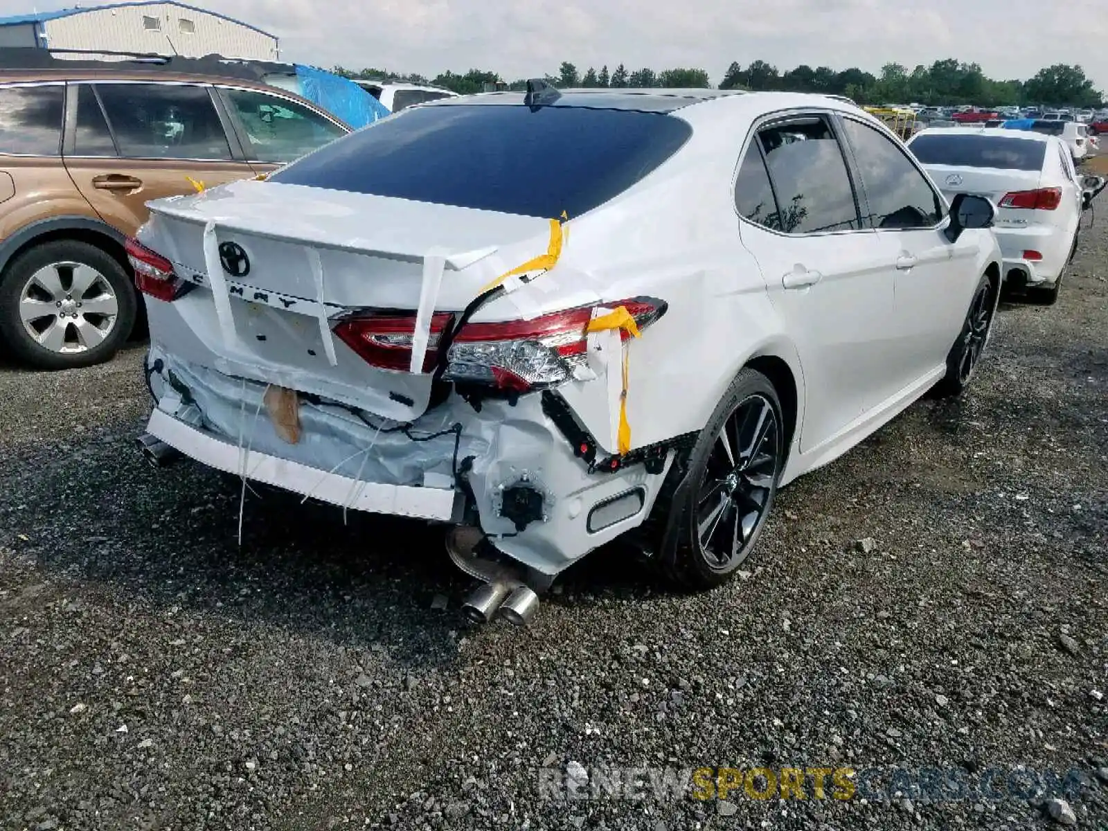 4 Photograph of a damaged car 4T1B61HK8KU817663 TOYOTA CAMRY 2019