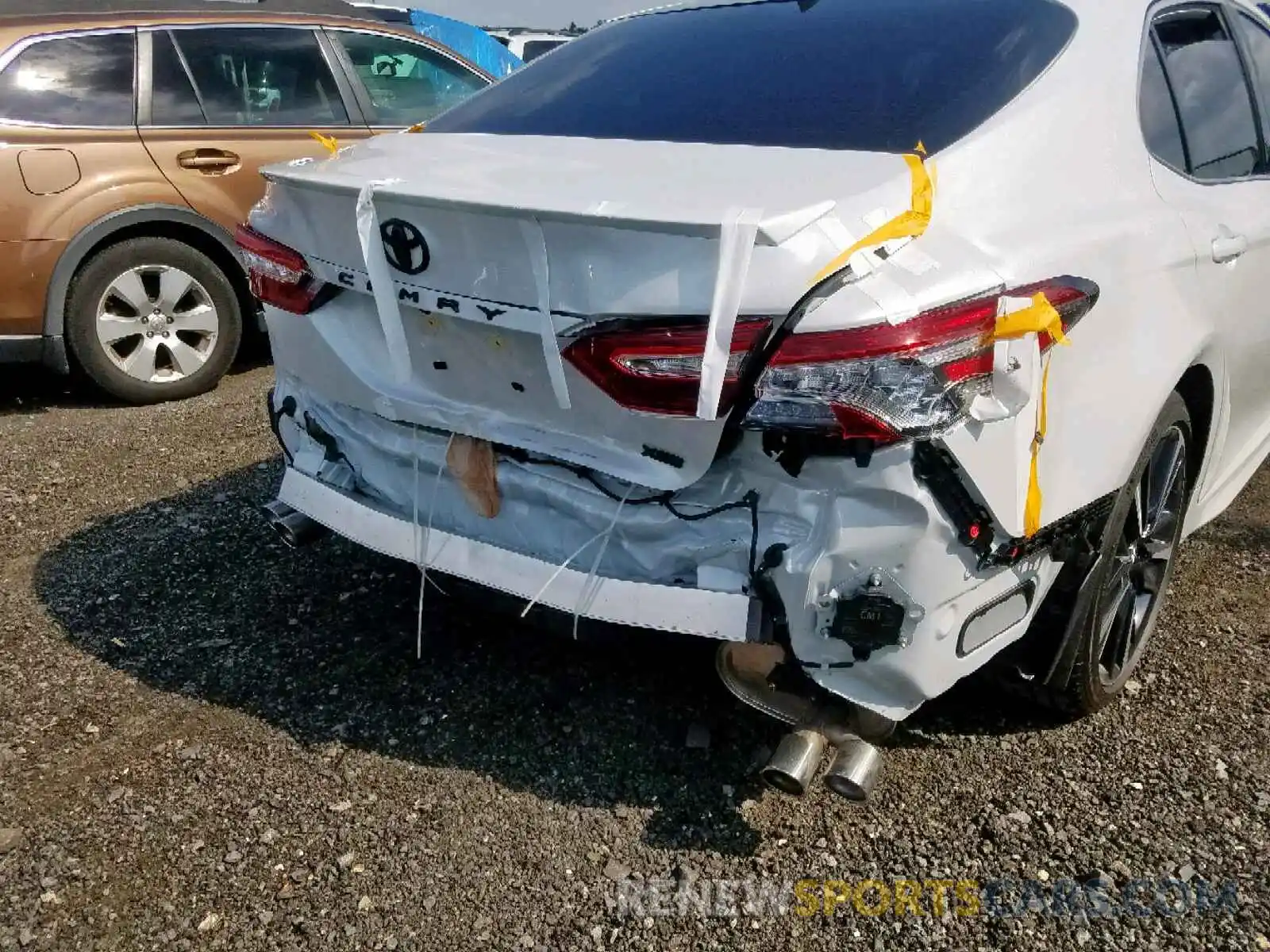 9 Photograph of a damaged car 4T1B61HK8KU817663 TOYOTA CAMRY 2019