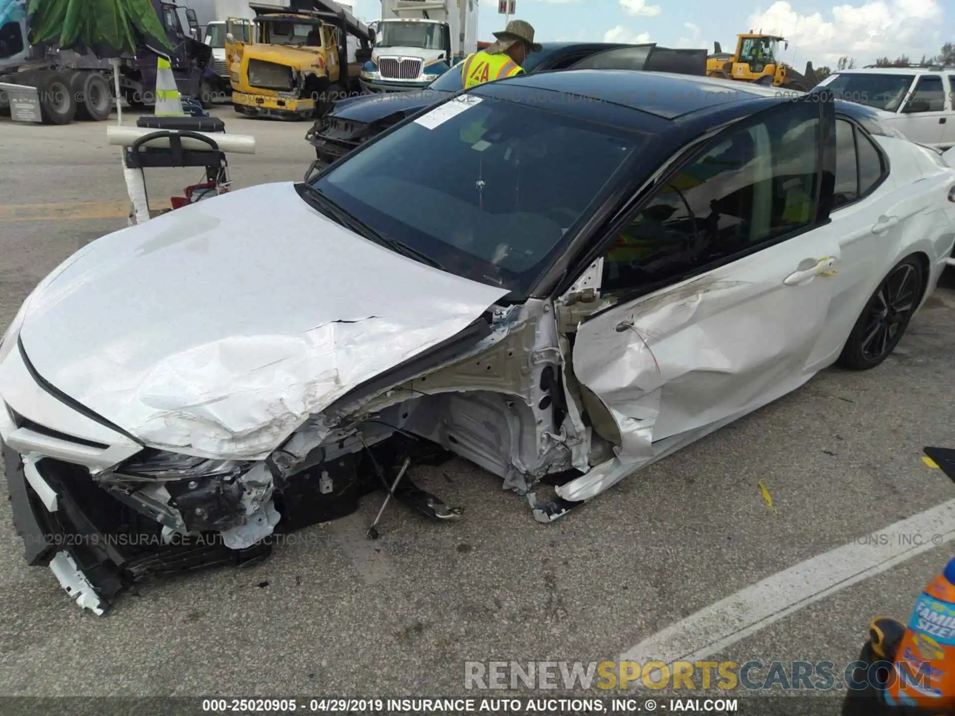 2 Photograph of a damaged car 4T1B61HK9KU216763 TOYOTA CAMRY 2019