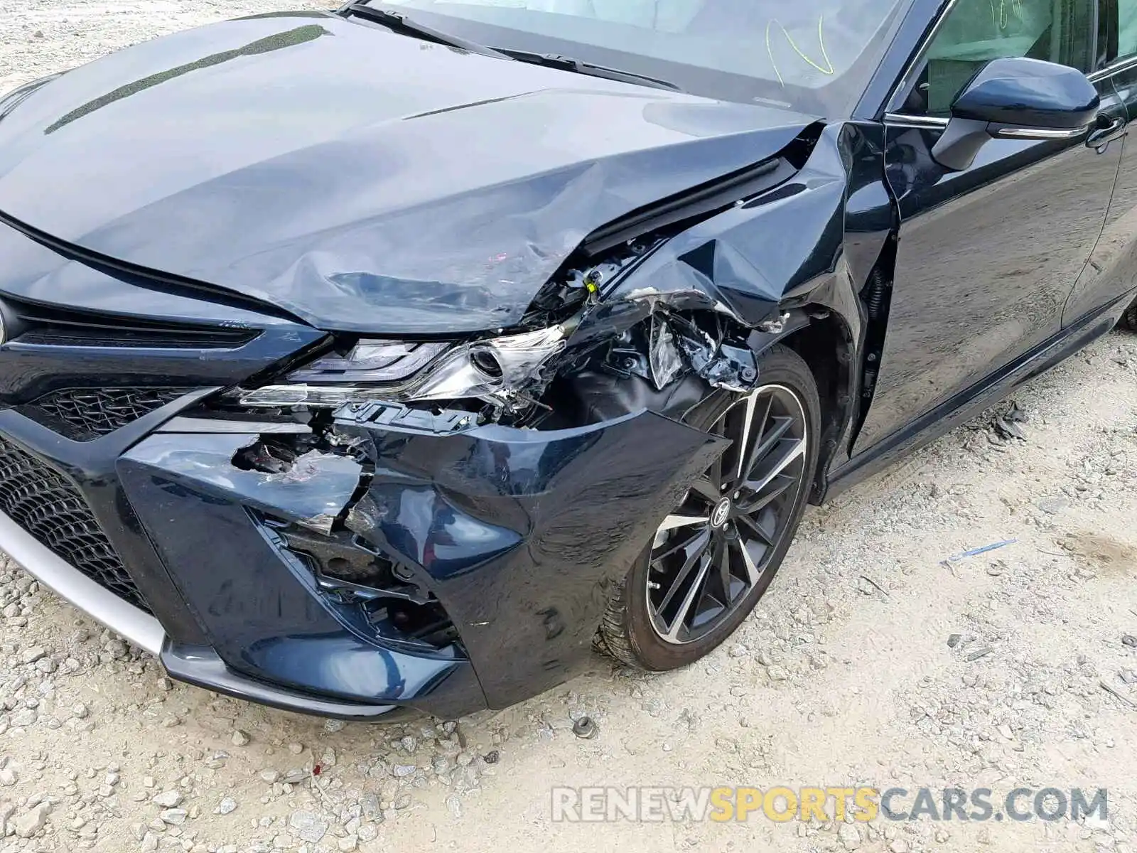 9 Photograph of a damaged car 4T1B61HKXKU737135 TOYOTA CAMRY 2019