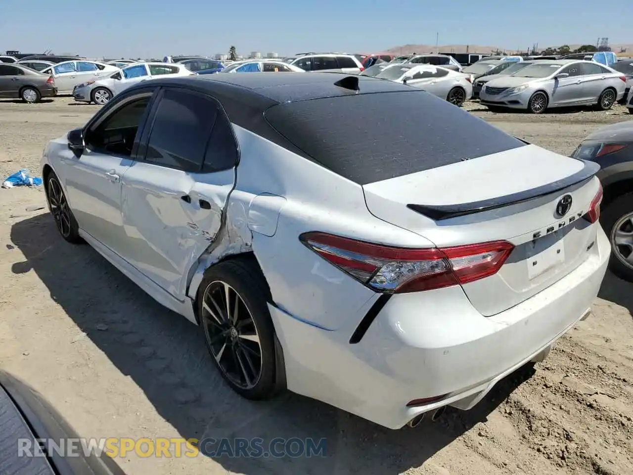 2 fotografías del automóvil dañado 4T1BZ1HK3KU026917 TOYOTA CAMRY 2019