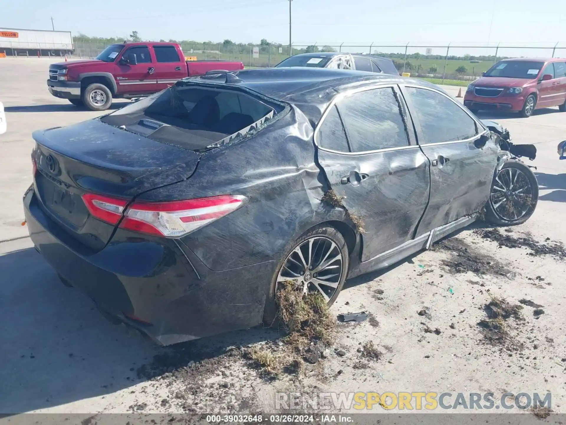 4 Photograph of a damaged car 4T1G11AK0LU503618 TOYOTA CAMRY 2020