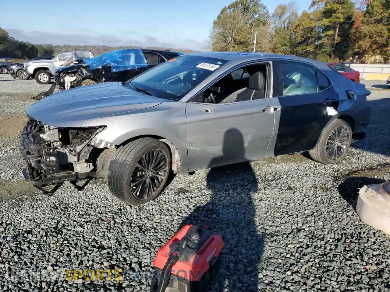 1 Photograph of a damaged car 4T1M11AK0LU937735 TOYOTA CAMRY 2020