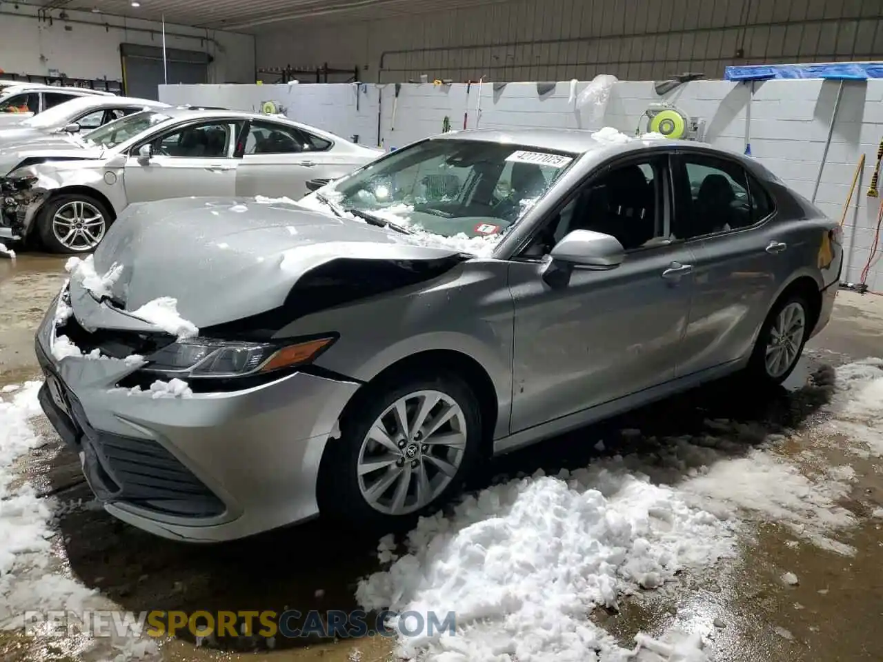 1 Photograph of a damaged car 4T1C11BKXMU041521 TOYOTA CAMRY 2021