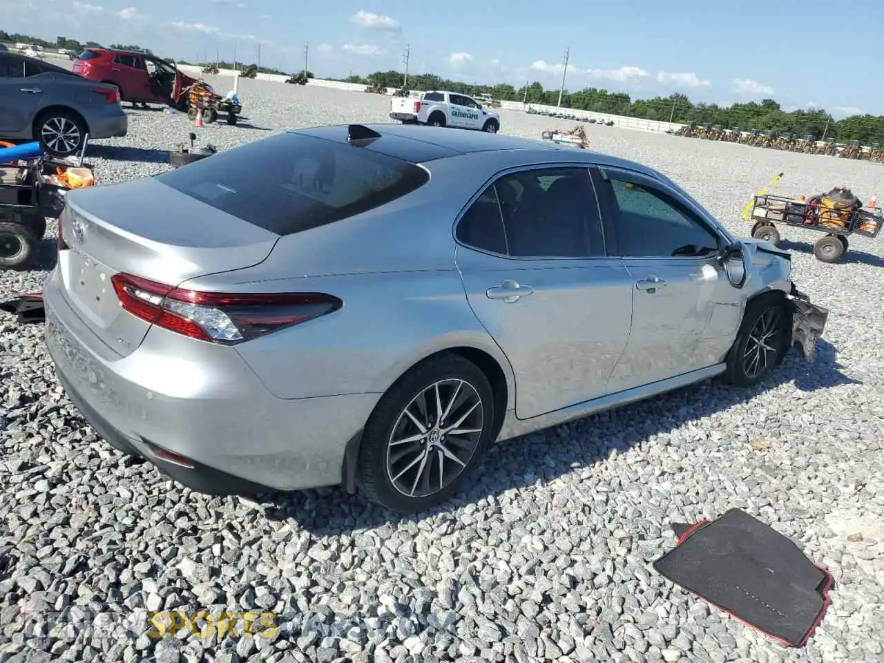 3 Фотография поврежденного автомобиля 4T1F11AK0MU607068 TOYOTA CAMRY 2021