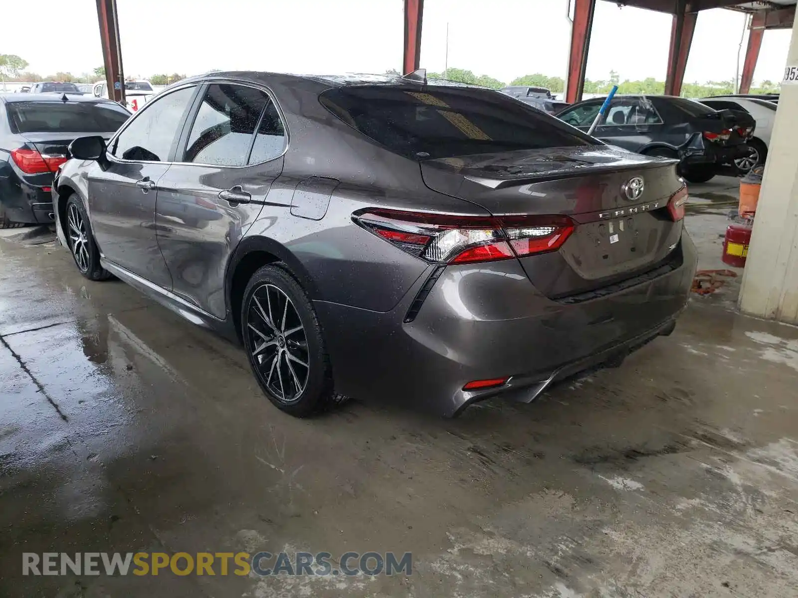 3 fotografías del automóvil dañado 4T1G11AKXMU463159 TOYOTA CAMRY 2021