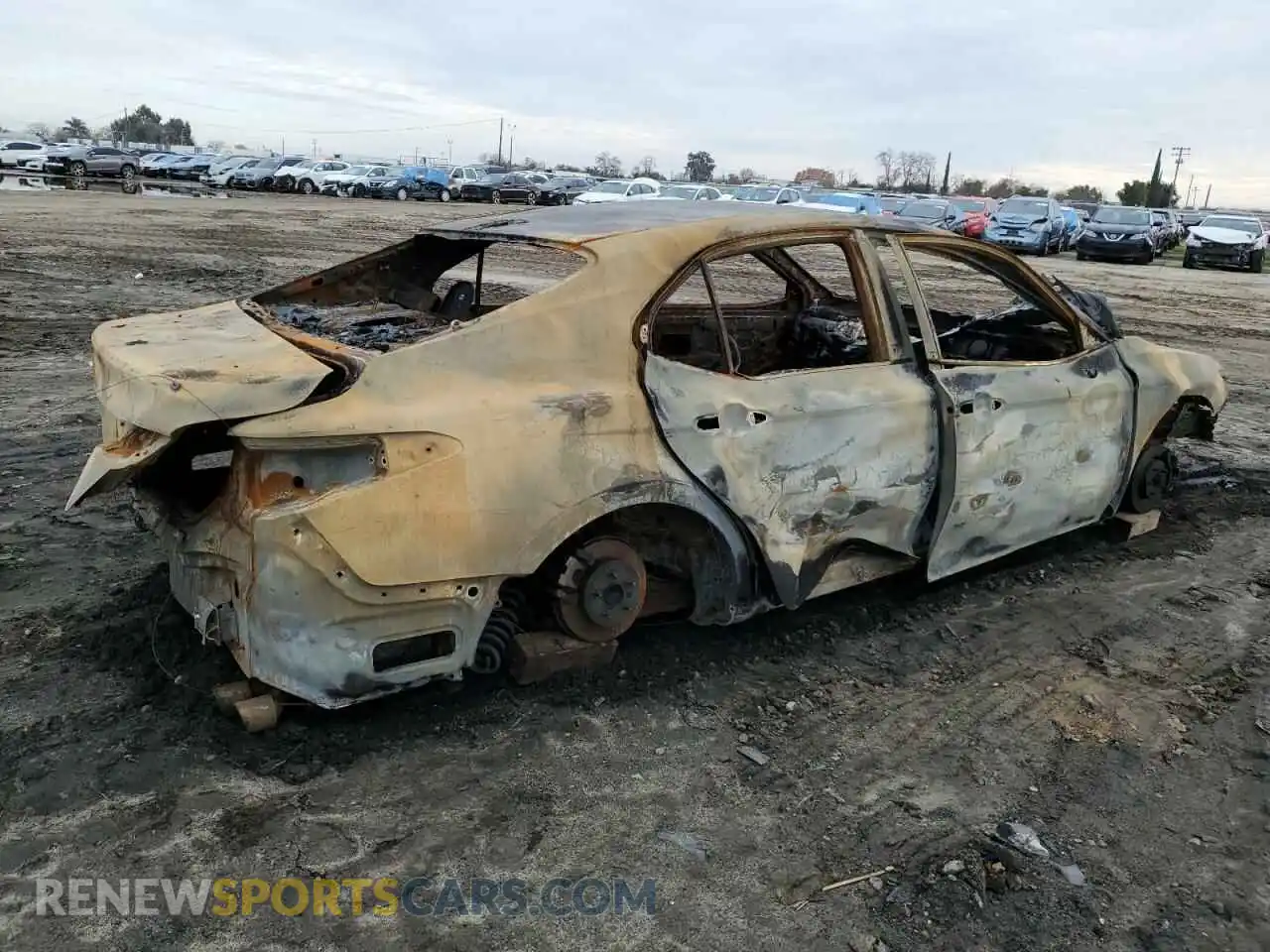 3 fotografías del automóvil dañado 4T1G11AKXMU535770 TOYOTA CAMRY 2021