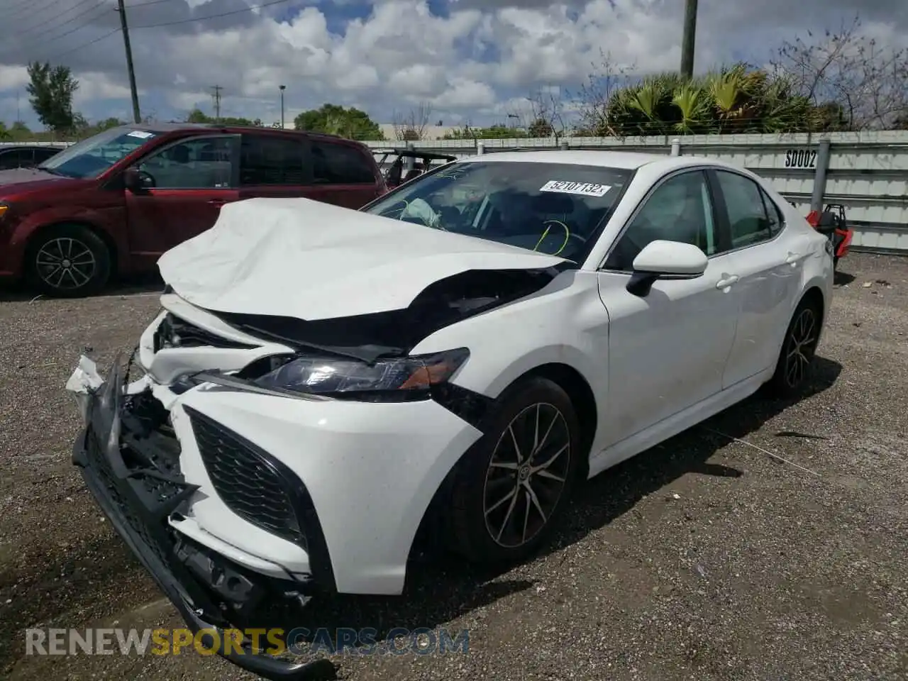 2 fotografías del automóvil dañado 4T1G11AK1NU645284 TOYOTA CAMRY 2022