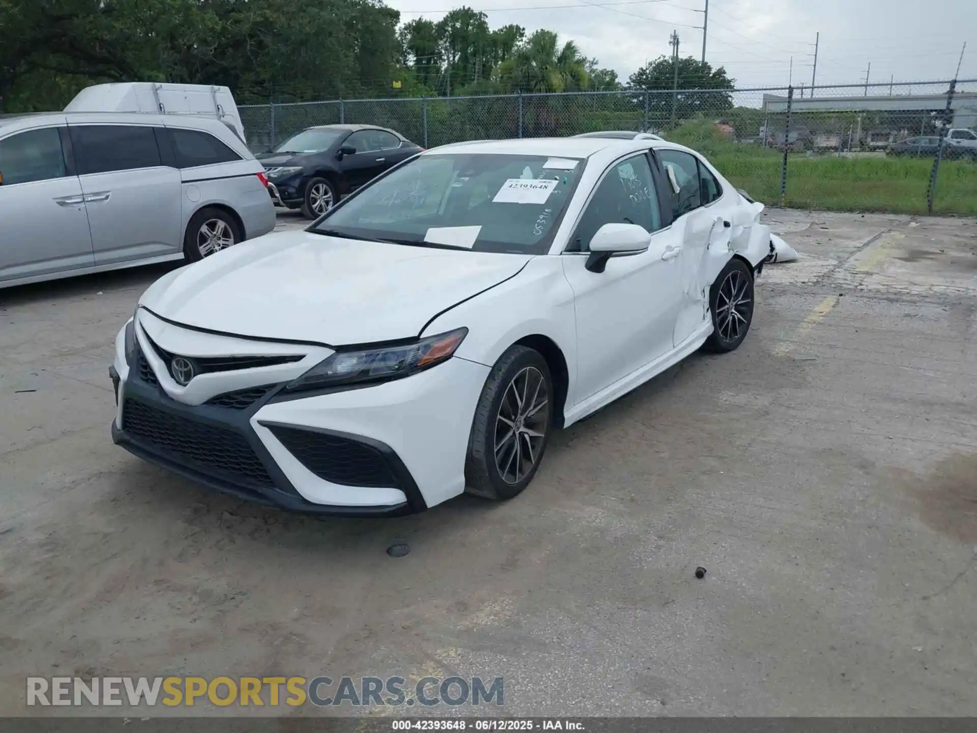 2 fotografías del automóvil dañado 4T1G11BK5NU053918 TOYOTA CAMRY 2022