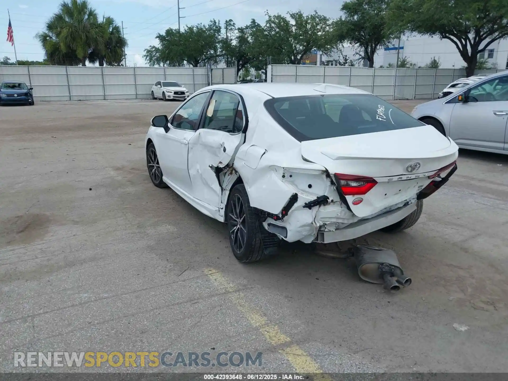3 fotografías del automóvil dañado 4T1G11BK5NU053918 TOYOTA CAMRY 2022