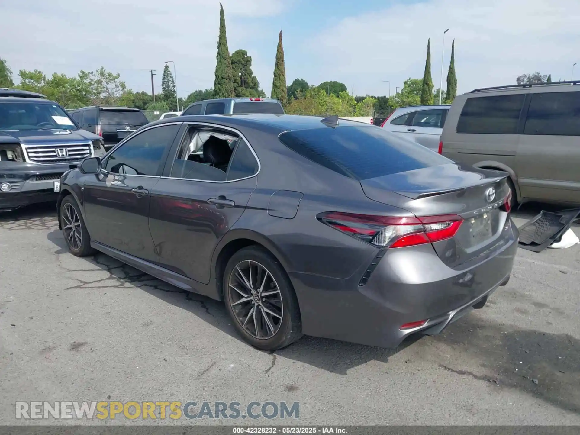 3 fotografías del automóvil dañado 4T1G11AK2PU806759 TOYOTA CAMRY 2023