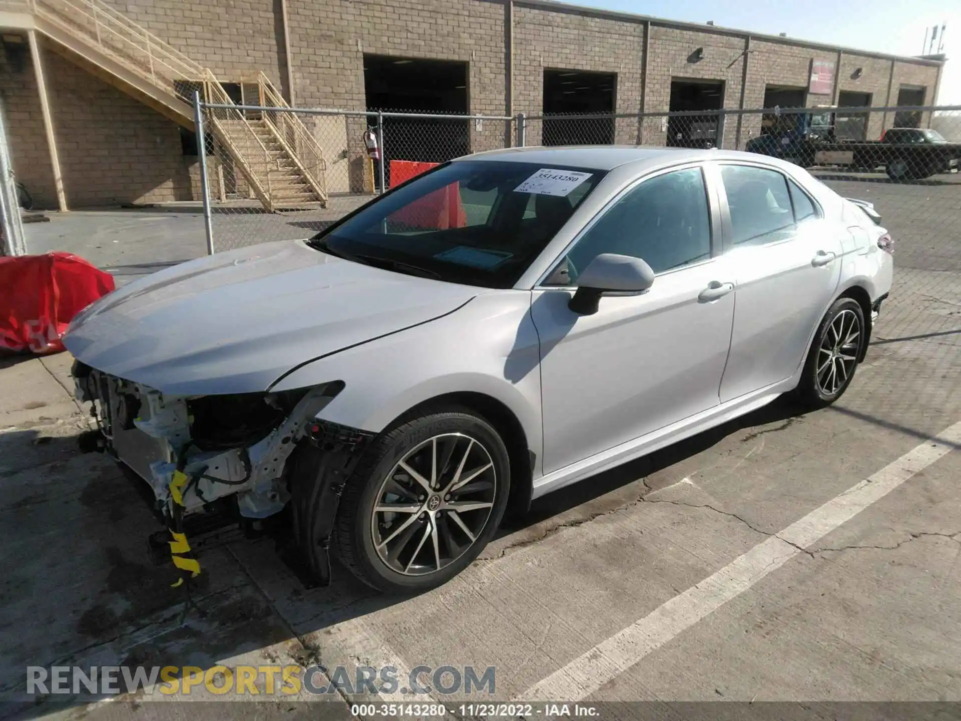 2 fotografías del automóvil dañado 4T1G31AK8PU047612 TOYOTA CAMRY 2023