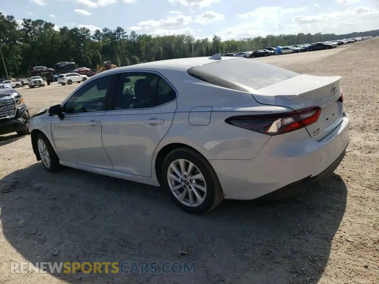 2 fotografías del automóvil dañado 4T1C11AK3RU229922 TOYOTA CAMRY 2024