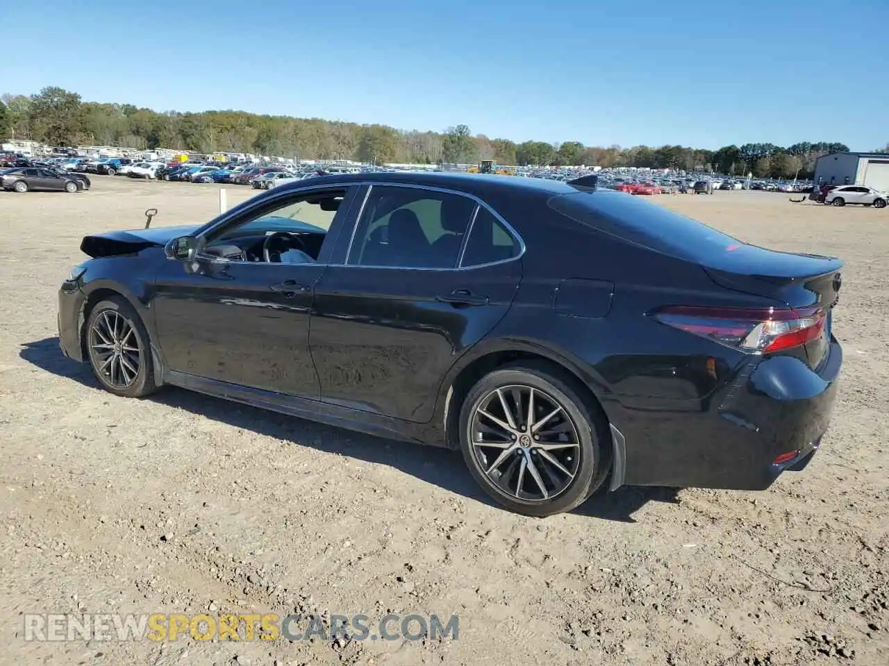 2 fotografías del automóvil dañado 4T1G11AK8RU205679 TOYOTA CAMRY 2024